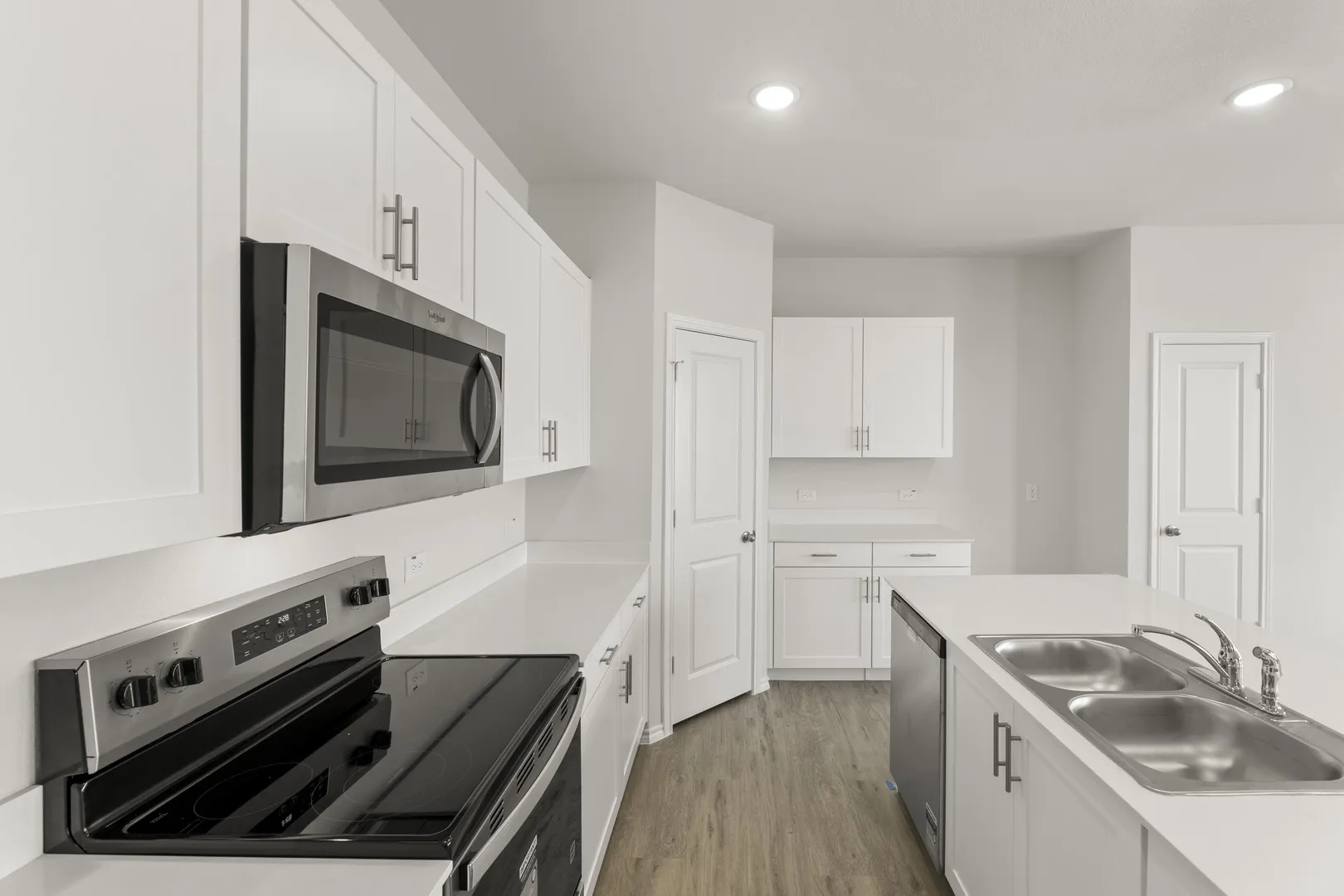 11. 1715 Riverside - Kitchen (4)
