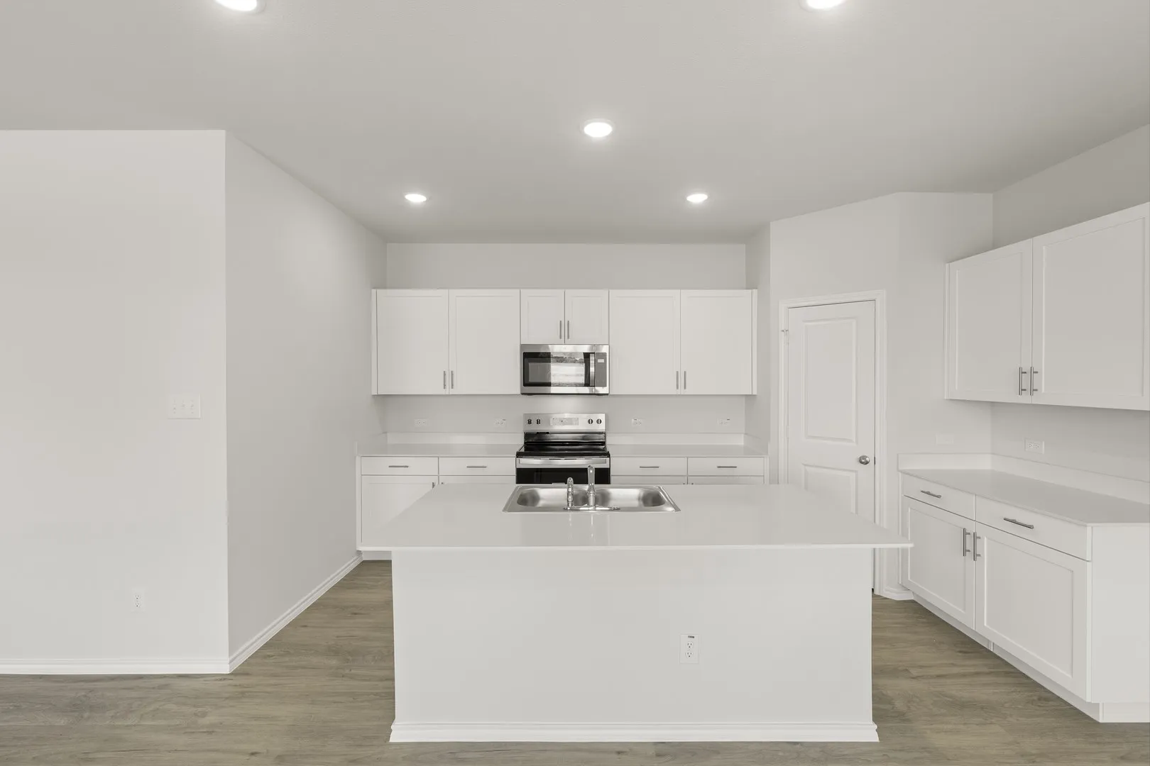 08. 1715 Riverside - Kitchen