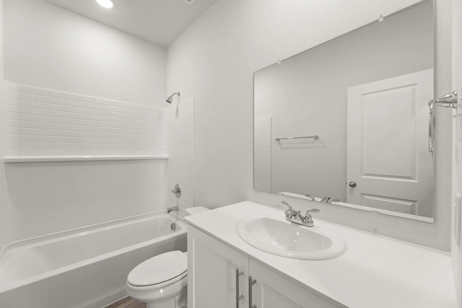 16. 1715 Riverside - 2ND Bath