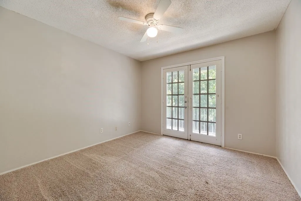 Single Family Residence For Sale in Dallas County , 624 Trailwood Court, Garland, Texas 75043, 3 Bedroom, 3 Bathroom, Garage spaces, 1,674 Sqft, built in 1973, mls#21339553, Real Estate Agent in Garland, Homes For Sale in Dallas county, Homes For Sale in Garland, Realtor in Garland Texas, Real Estate Brokerage Independent Realty Texas, Luminita Cordes Realtor