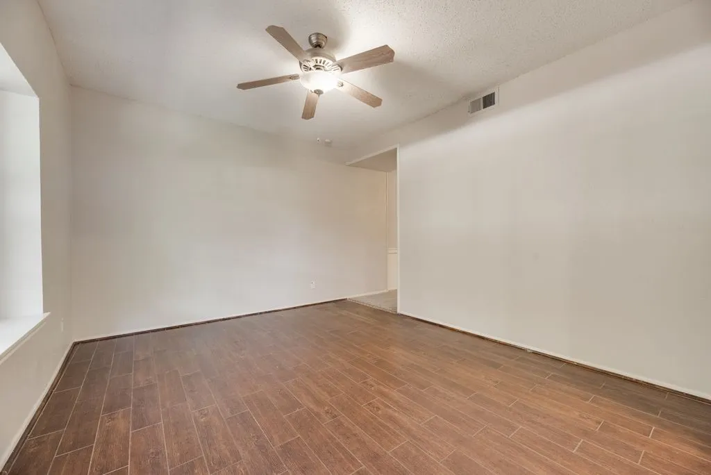 Single Family Residence For Sale in Dallas County , 624 Trailwood Court, Garland, Texas 75043, 3 Bedroom, 3 Bathroom, Garage spaces, 1,674 Sqft, built in 1973, mls#21339553, Real Estate Agent in Garland, Homes For Sale in Dallas county, Homes For Sale in Garland, Realtor in Garland Texas, Real Estate Brokerage Independent Realty Texas, Luminita Cordes Realtor