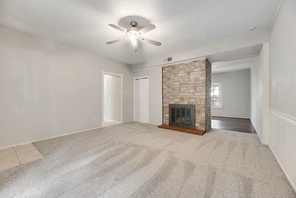 Single Family Residence For Sale in Dallas County , 624 Trailwood Court, Garland, Texas 75043, 3 Bedroom, 3 Bathroom, Garage spaces, 1,674 Sqft, built in 1973, mls#21339553, Real Estate Agent in Garland, Homes For Sale in Dallas county, Homes For Sale in Garland, Realtor in Garland Texas, Real Estate Brokerage Independent Realty Texas, Luminita Cordes Realtor