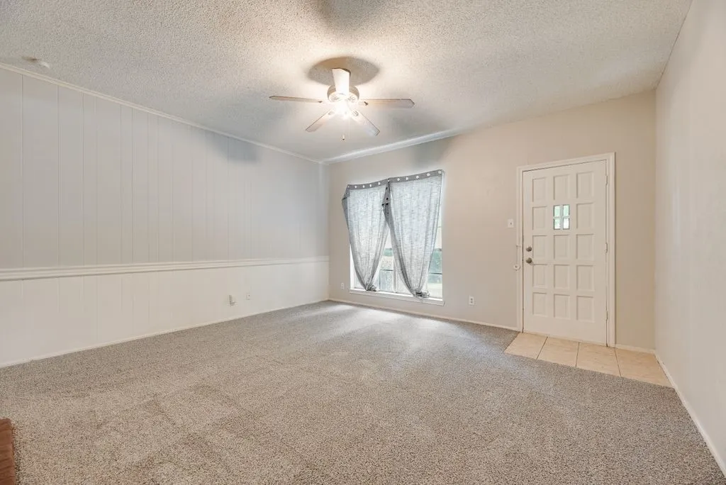 Single Family Residence For Sale in Dallas County , 624 Trailwood Court, Garland, Texas 75043, 3 Bedroom, 3 Bathroom, Garage spaces, 1,674 Sqft, built in 1973, mls#21339553, Real Estate Agent in Garland, Homes For Sale in Dallas county, Homes For Sale in Garland, Realtor in Garland Texas, Real Estate Brokerage Independent Realty Texas, Luminita Cordes Realtor