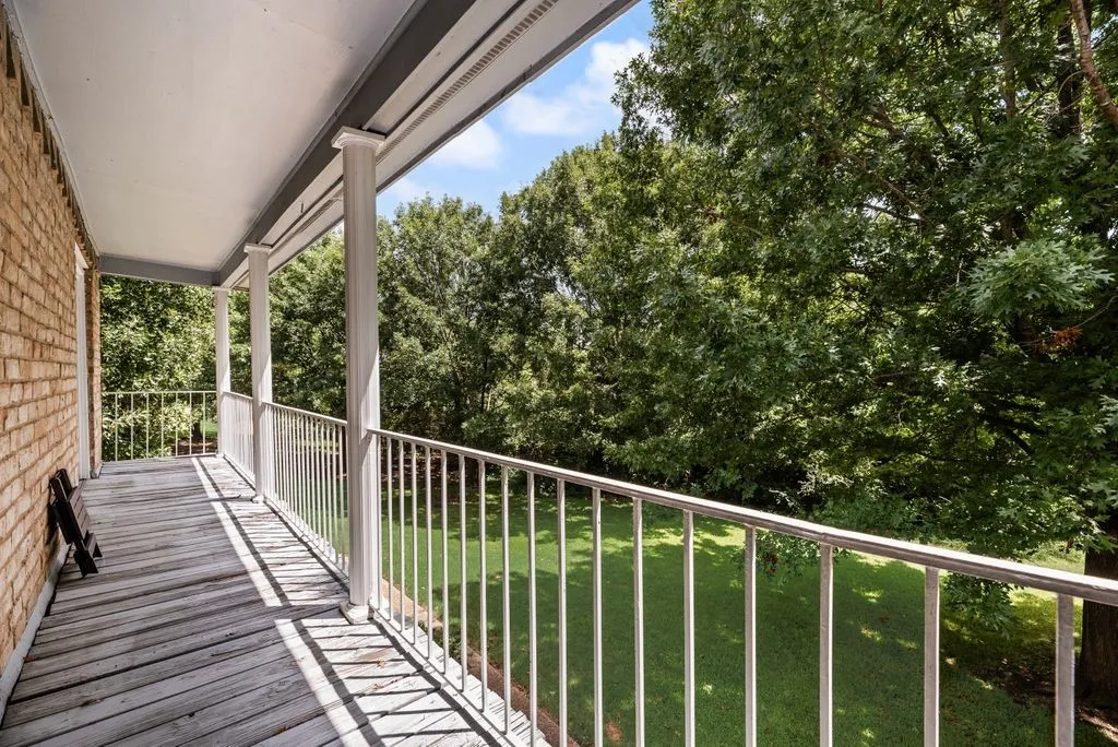 Single Family Residence For Sale in Dallas County , 624 Trailwood Court, Garland, Texas 75043, 3 Bedroom, 3 Bathroom, Garage spaces, 1,674 Sqft, built in 1973, mls#21339553, Real Estate Agent in Garland, Homes For Sale in Dallas county, Homes For Sale in Garland, Realtor in Garland Texas, Real Estate Brokerage Independent Realty Texas, Luminita Cordes Realtor
