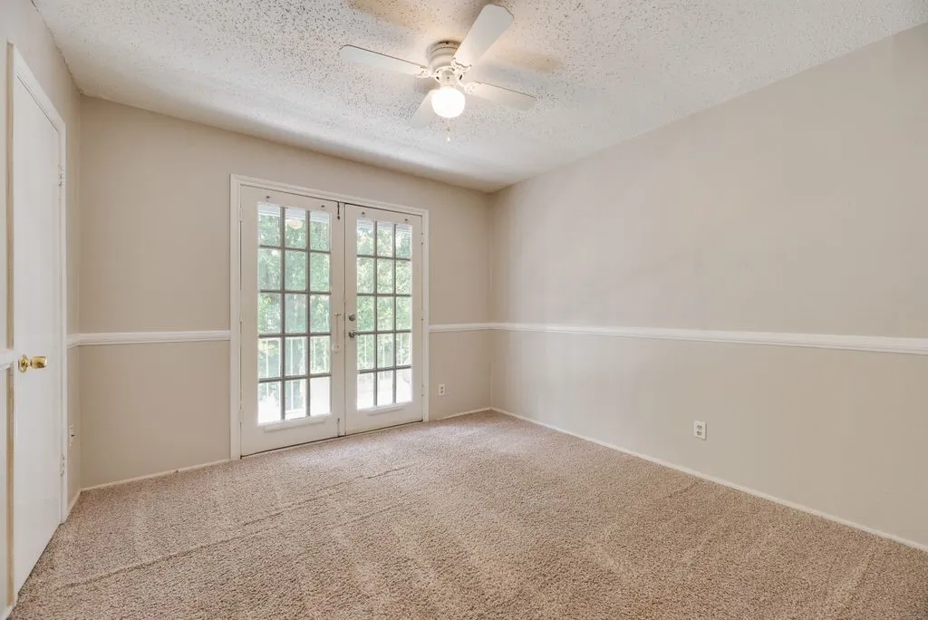 Single Family Residence For Sale in Dallas County , 624 Trailwood Court, Garland, Texas 75043, 3 Bedroom, 3 Bathroom, Garage spaces, 1,674 Sqft, built in 1973, mls#21339553, Real Estate Agent in Garland, Homes For Sale in Dallas county, Homes For Sale in Garland, Realtor in Garland Texas, Real Estate Brokerage Independent Realty Texas, Luminita Cordes Realtor