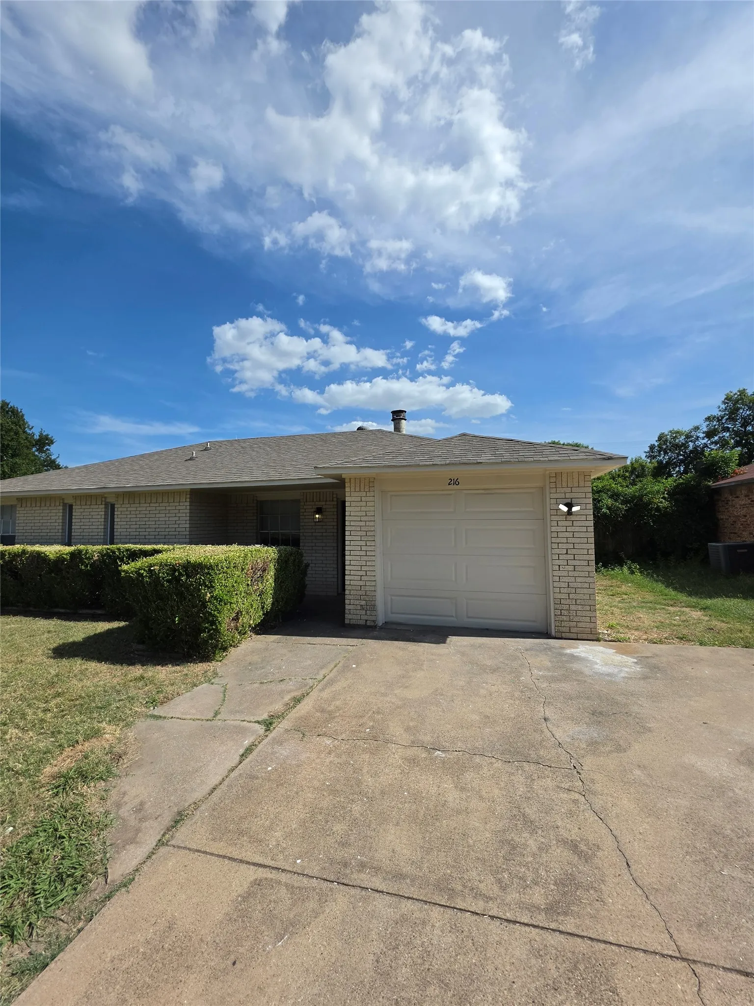 Single Family Residence For Sale in Dallas County , 216 Tejas Drive, Glenn Heights, Texas 75154, 3 Bedroom, 2 Bathroom, 1 Garage spaces, 1,088 Sqft, built in 1982, mls#21340540, Real Estate Agent in Glenn Heights, Homes For Sale in Dallas county, Homes For Sale in Glenn Heights, Realtor in Glenn Heights Texas, Real Estate Brokerage Independent Realty Texas, Luminita Cordes Realtor
