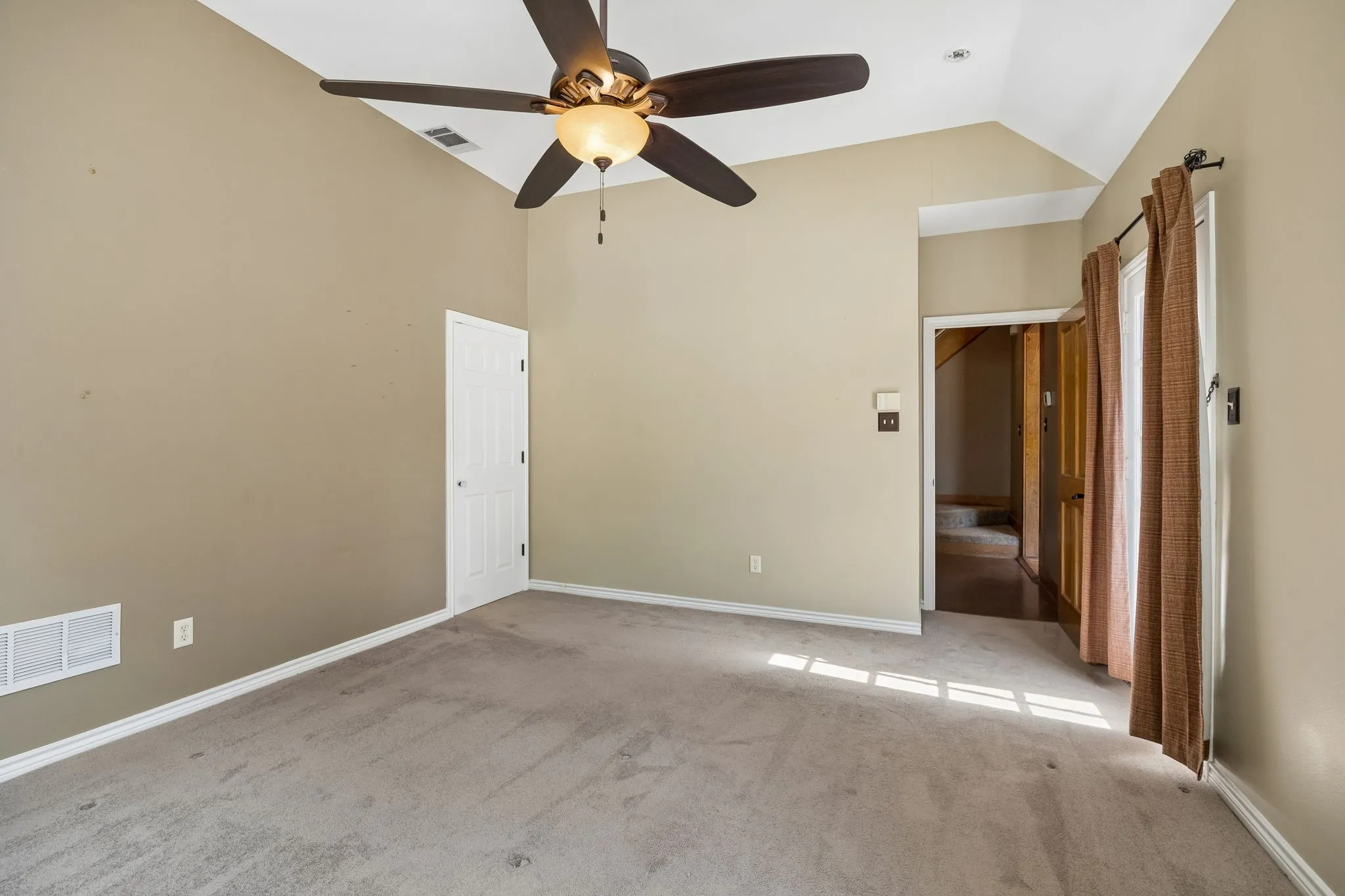 Single Family Residence For Sale in Kaufman County , 15175 Markout Central, Forney, Texas 75126, 6 Bedroom, 5 Bathroom, Garage spaces, 4,663 Sqft, built in 1999, mls#21339940, Real Estate Agent in Forney, Homes For Sale in Kaufman county, Homes For Sale in Forney, Realtor in Forney Texas, Real Estate Brokerage Independent Realty Texas, Luminita Cordes Realtor