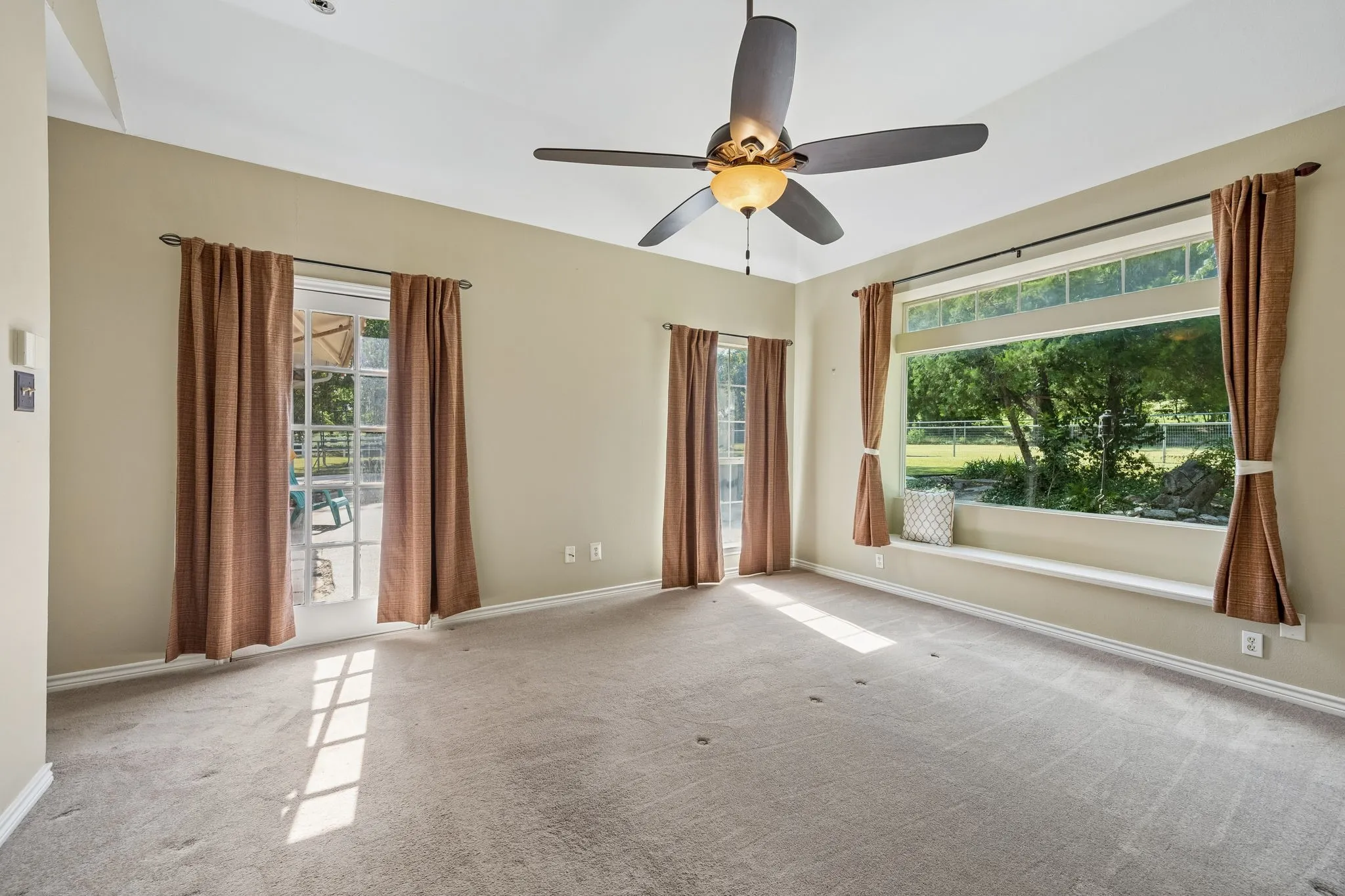 Single Family Residence For Sale in Kaufman County , 15175 Markout Central, Forney, Texas 75126, 6 Bedroom, 5 Bathroom, Garage spaces, 4,663 Sqft, built in 1999, mls#21339940, Real Estate Agent in Forney, Homes For Sale in Kaufman county, Homes For Sale in Forney, Realtor in Forney Texas, Real Estate Brokerage Independent Realty Texas, Luminita Cordes Realtor