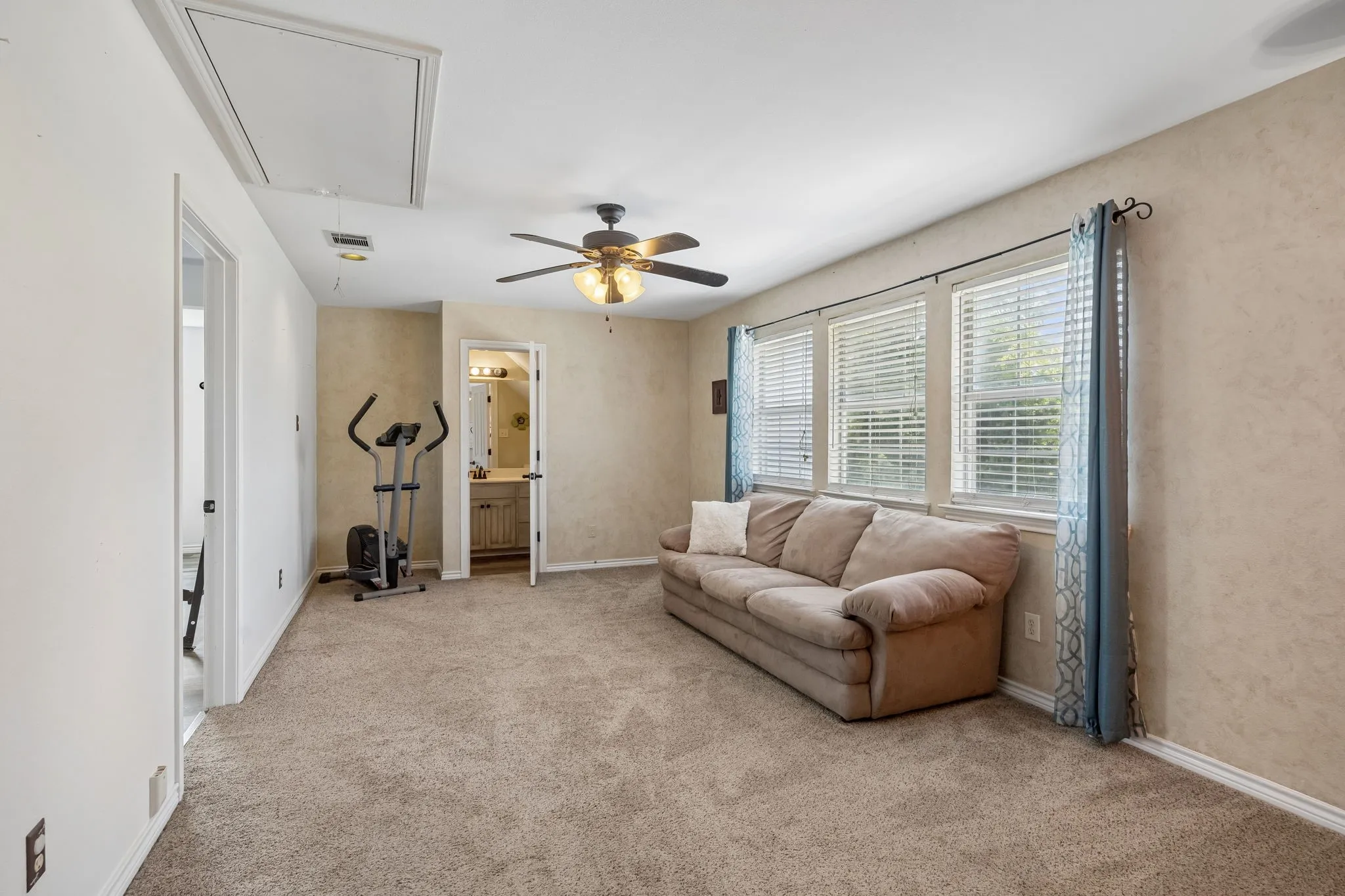 Single Family Residence For Sale in Kaufman County , 15175 Markout Central, Forney, Texas 75126, 6 Bedroom, 5 Bathroom, Garage spaces, 4,663 Sqft, built in 1999, mls#21339940, Real Estate Agent in Forney, Homes For Sale in Kaufman county, Homes For Sale in Forney, Realtor in Forney Texas, Real Estate Brokerage Independent Realty Texas, Luminita Cordes Realtor