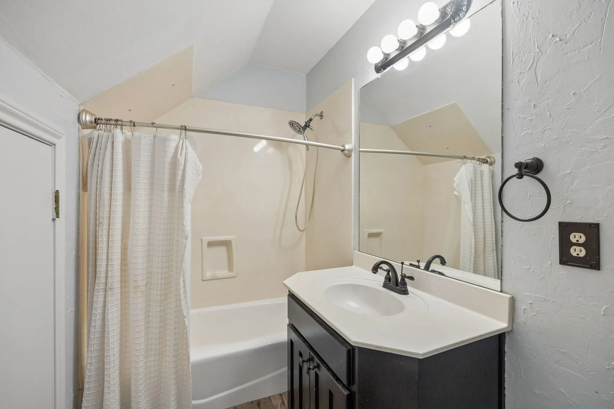 Single Family Residence For Sale in Kaufman County , 15175 Markout Central, Forney, Texas 75126, 6 Bedroom, 5 Bathroom, Garage spaces, 4,663 Sqft, built in 1999, mls#21339940, Real Estate Agent in Forney, Homes For Sale in Kaufman county, Homes For Sale in Forney, Realtor in Forney Texas, Real Estate Brokerage Independent Realty Texas, Luminita Cordes Realtor