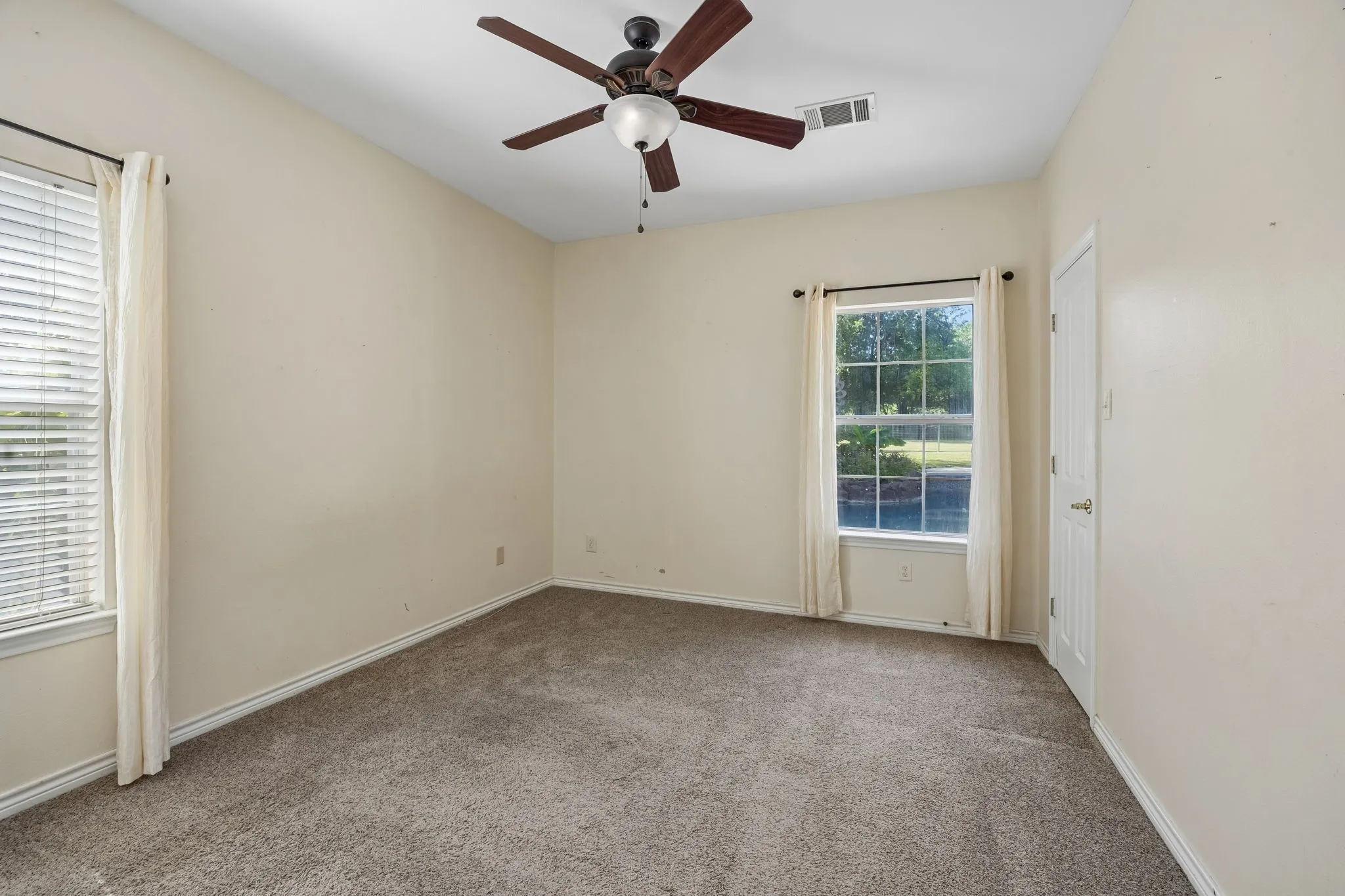 Single Family Residence For Sale in Kaufman County , 15175 Markout Central, Forney, Texas 75126, 6 Bedroom, 5 Bathroom, Garage spaces, 4,663 Sqft, built in 1999, mls#21339940, Real Estate Agent in Forney, Homes For Sale in Kaufman county, Homes For Sale in Forney, Realtor in Forney Texas, Real Estate Brokerage Independent Realty Texas, Luminita Cordes Realtor