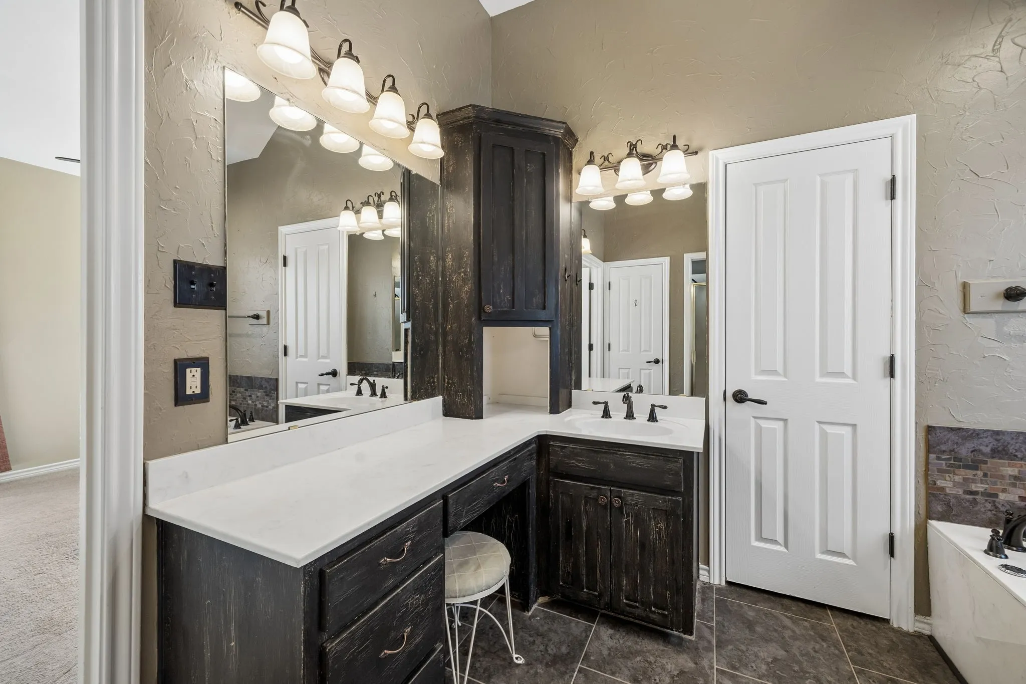 Single Family Residence For Sale in Kaufman County , 15175 Markout Central, Forney, Texas 75126, 6 Bedroom, 5 Bathroom, Garage spaces, 4,663 Sqft, built in 1999, mls#21339940, Real Estate Agent in Forney, Homes For Sale in Kaufman county, Homes For Sale in Forney, Realtor in Forney Texas, Real Estate Brokerage Independent Realty Texas, Luminita Cordes Realtor