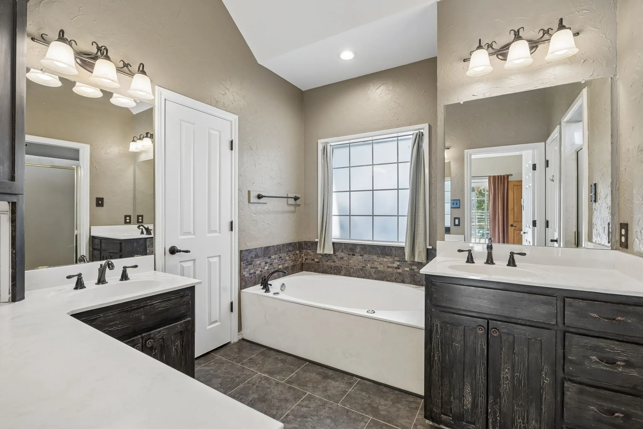 Single Family Residence For Sale in Kaufman County , 15175 Markout Central, Forney, Texas 75126, 6 Bedroom, 5 Bathroom, Garage spaces, 4,663 Sqft, built in 1999, mls#21339940, Real Estate Agent in Forney, Homes For Sale in Kaufman county, Homes For Sale in Forney, Realtor in Forney Texas, Real Estate Brokerage Independent Realty Texas, Luminita Cordes Realtor