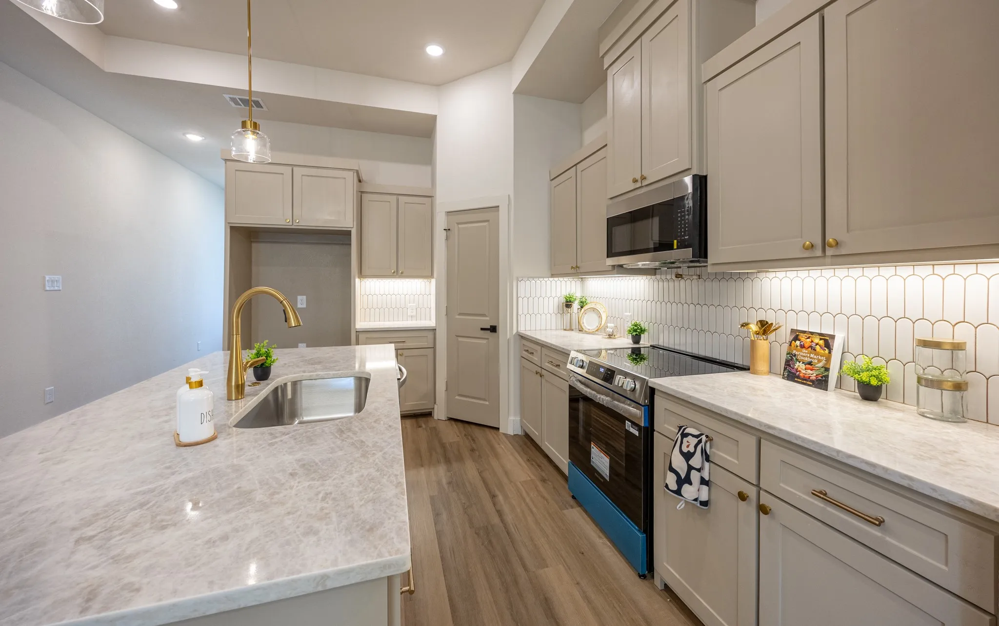 Single Family Residence For Sale in Tarrant County , 903 S Ayers Avenue, Fort Worth, Texas 76103, 4 Bedroom, 2 Bathroom, 2 Garage spaces, 1,690 Sqft, built in 2026, mls#21340499, Real Estate Agent in Fort Worth, Homes For Sale in Tarrant county, Homes For Sale in Fort Worth, Realtor in Fort Worth Texas, Real Estate Brokerage Independent Realty Texas, Luminita Cordes Realtor
