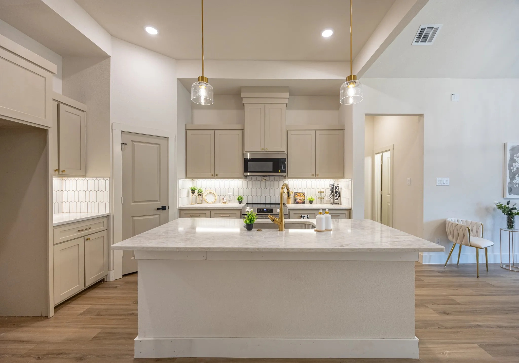 Single Family Residence For Sale in Tarrant County , 903 S Ayers Avenue, Fort Worth, Texas 76103, 4 Bedroom, 2 Bathroom, 2 Garage spaces, 1,690 Sqft, built in 2026, mls#21340499, Real Estate Agent in Fort Worth, Homes For Sale in Tarrant county, Homes For Sale in Fort Worth, Realtor in Fort Worth Texas, Real Estate Brokerage Independent Realty Texas, Luminita Cordes Realtor