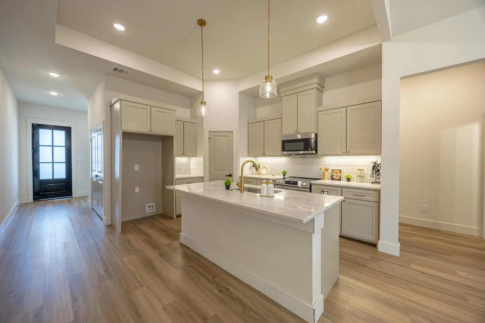 Single Family Residence For Sale in Tarrant County , 903 S Ayers Avenue, Fort Worth, Texas 76103, 4 Bedroom, 2 Bathroom, 2 Garage spaces, 1,690 Sqft, built in 2026, mls#21340499, Real Estate Agent in Fort Worth, Homes For Sale in Tarrant county, Homes For Sale in Fort Worth, Realtor in Fort Worth Texas, Real Estate Brokerage Independent Realty Texas, Luminita Cordes Realtor