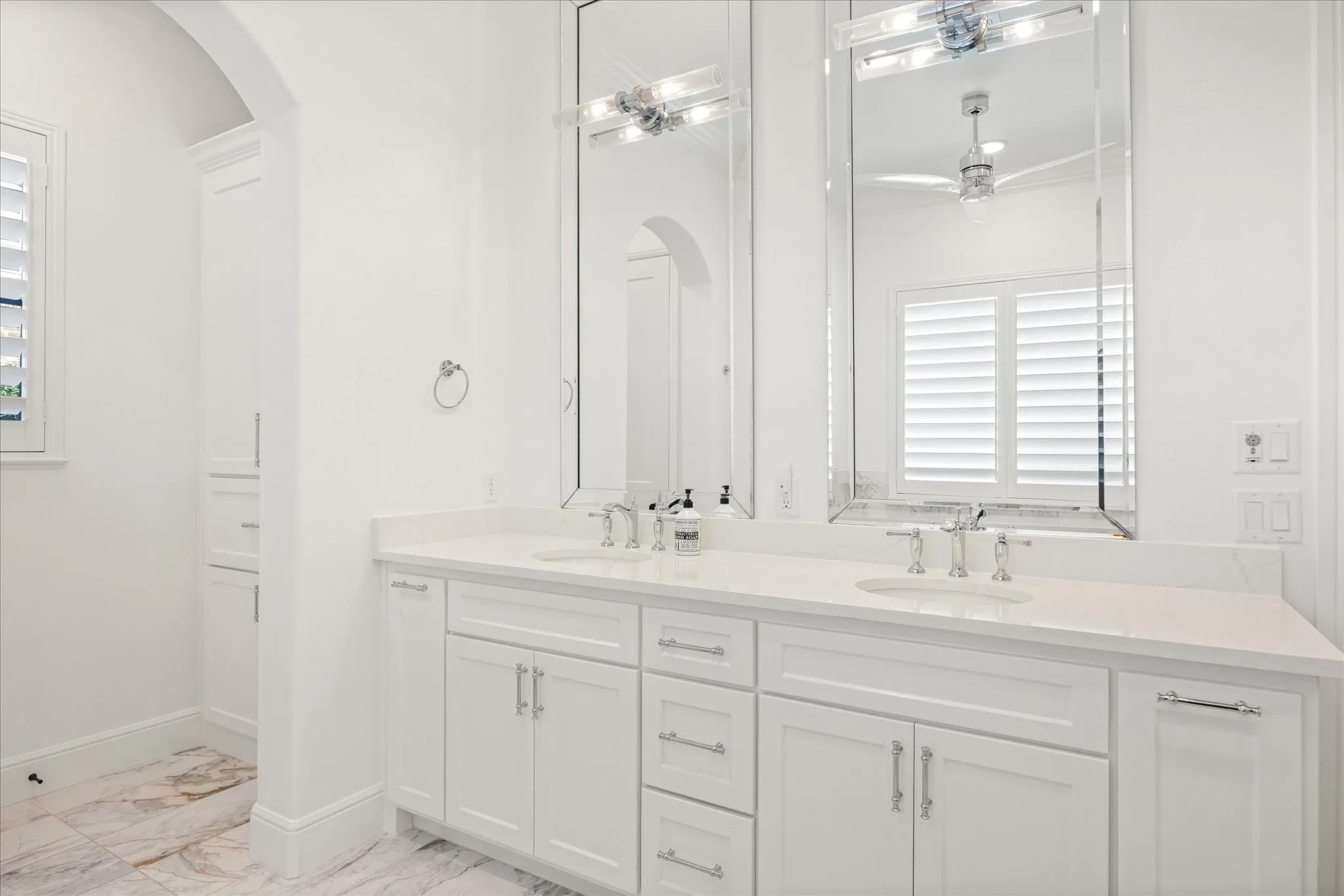 Single Family Residence For Rent in Hood County , 1001 Quarry Court, Granbury, Texas 76048, 4 Bedrooms, 3 Bathrooms, 3 Garage spaces, 3,036 Sqft, built in 2022, Price $3,800, mls#21335641, Real Estate Agent in Granbury, Homes For Rent in Hood county, Homes For Rent in Granbury, Realtor in Granbury Texas, Real Estate Brokerage Independent Realty Texas, Luminita Cordes Realtor