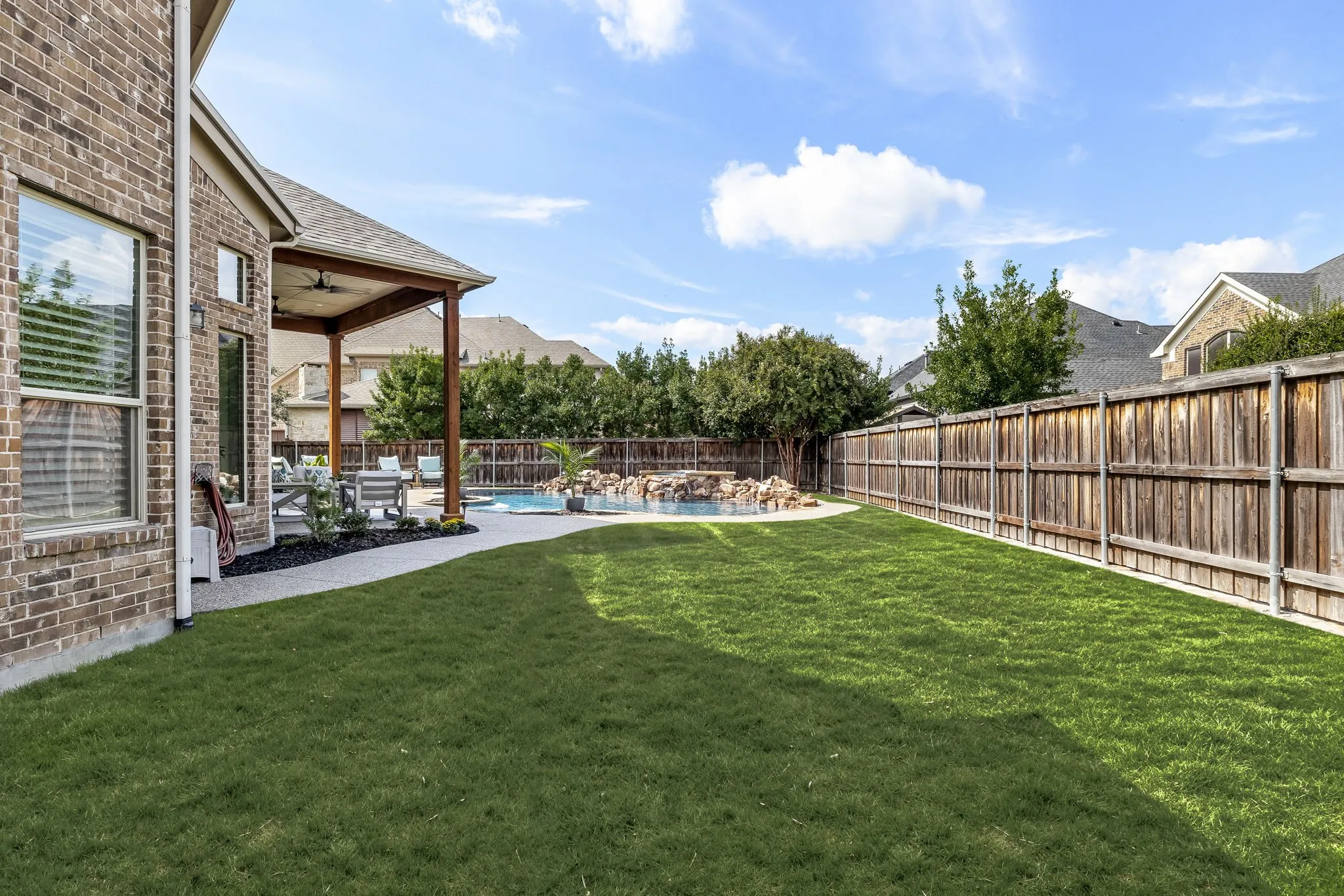Single Family Residence For Sale in Denton County , 2350 Crest Pointe Place, Frisco, Texas 75034, 5 Bedroom, 4 Bathroom, 2 Garage spaces, 4,863 Sqft, built in 2014, mls#21329998, Real Estate Agent in Frisco, Homes For Sale in Denton county, Homes For Sale in Frisco, Realtor in Frisco Texas, Real Estate Brokerage Independent Realty Texas, Luminita Cordes Realtor