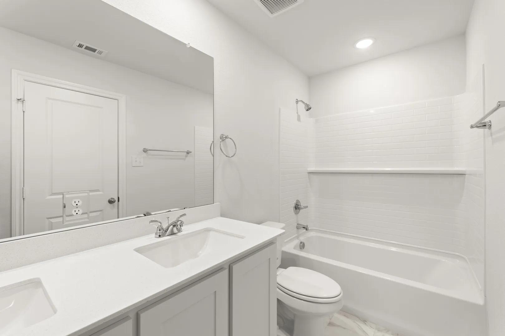 24. 3687 Desperado - 3RD Bath
