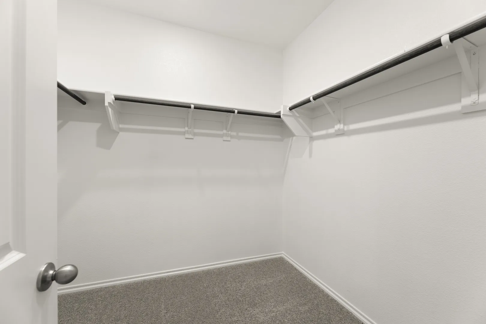 18. 3687 Desperado - Closet