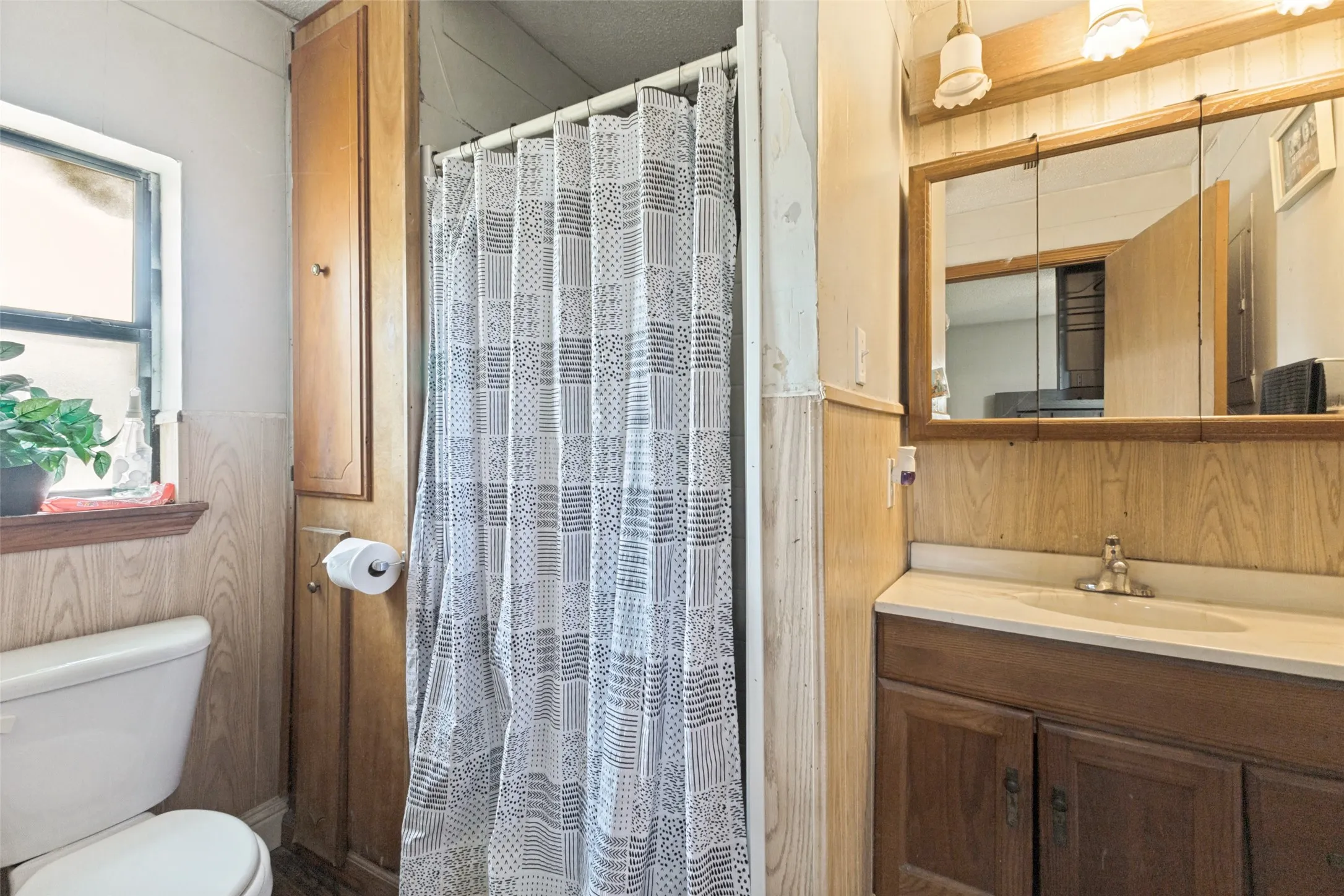 Single Family Residence For Sale in Kaufman County , 7400 County Road 131A, Terrell, Texas 75161, 4 Bedroom, 2 Bathroom, 2 Garage spaces, 1,604 Sqft, built in 1971, mls#21333457, Real Estate Agent in Terrell, Homes For Sale in Kaufman county, Homes For Sale in Terrell, Realtor in Terrell Texas, Real Estate Brokerage Independent Realty Texas, Luminita Cordes Realtor