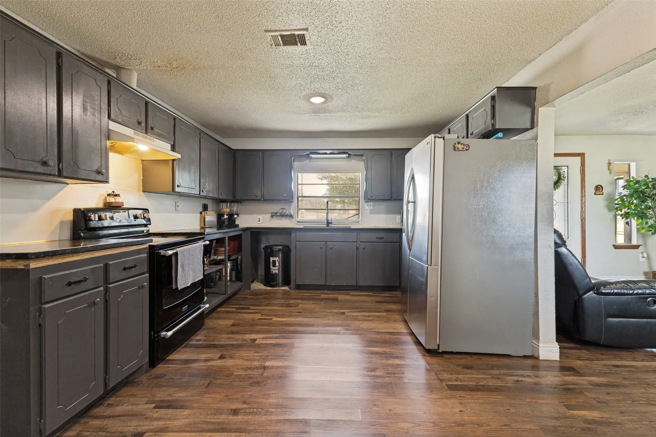 Single Family Residence For Sale in Kaufman County , 7400 County Road 131A, Terrell, Texas 75161, 4 Bedroom, 2 Bathroom, 2 Garage spaces, 1,604 Sqft, built in 1971, mls#21333457, Real Estate Agent in Terrell, Homes For Sale in Kaufman county, Homes For Sale in Terrell, Realtor in Terrell Texas, Real Estate Brokerage Independent Realty Texas, Luminita Cordes Realtor