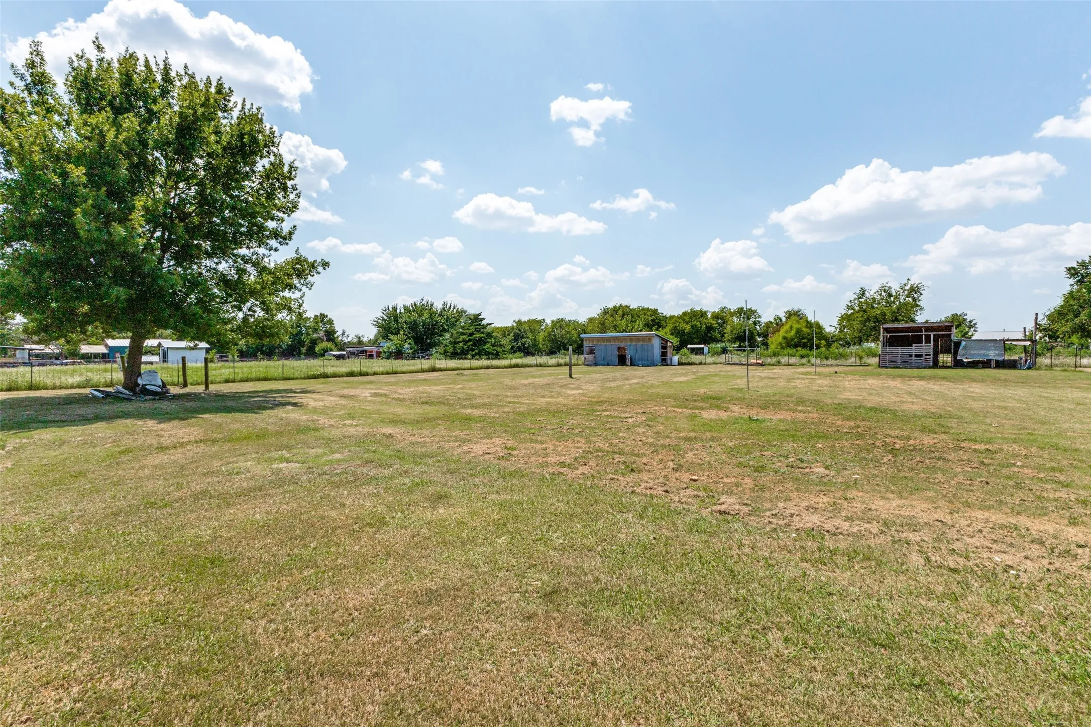Single Family Residence For Sale in Kaufman County , 7400 County Road 131A, Terrell, Texas 75161, 4 Bedroom, 2 Bathroom, 2 Garage spaces, 1,604 Sqft, built in 1971, mls#21333457, Real Estate Agent in Terrell, Homes For Sale in Kaufman county, Homes For Sale in Terrell, Realtor in Terrell Texas, Real Estate Brokerage Independent Realty Texas, Luminita Cordes Realtor