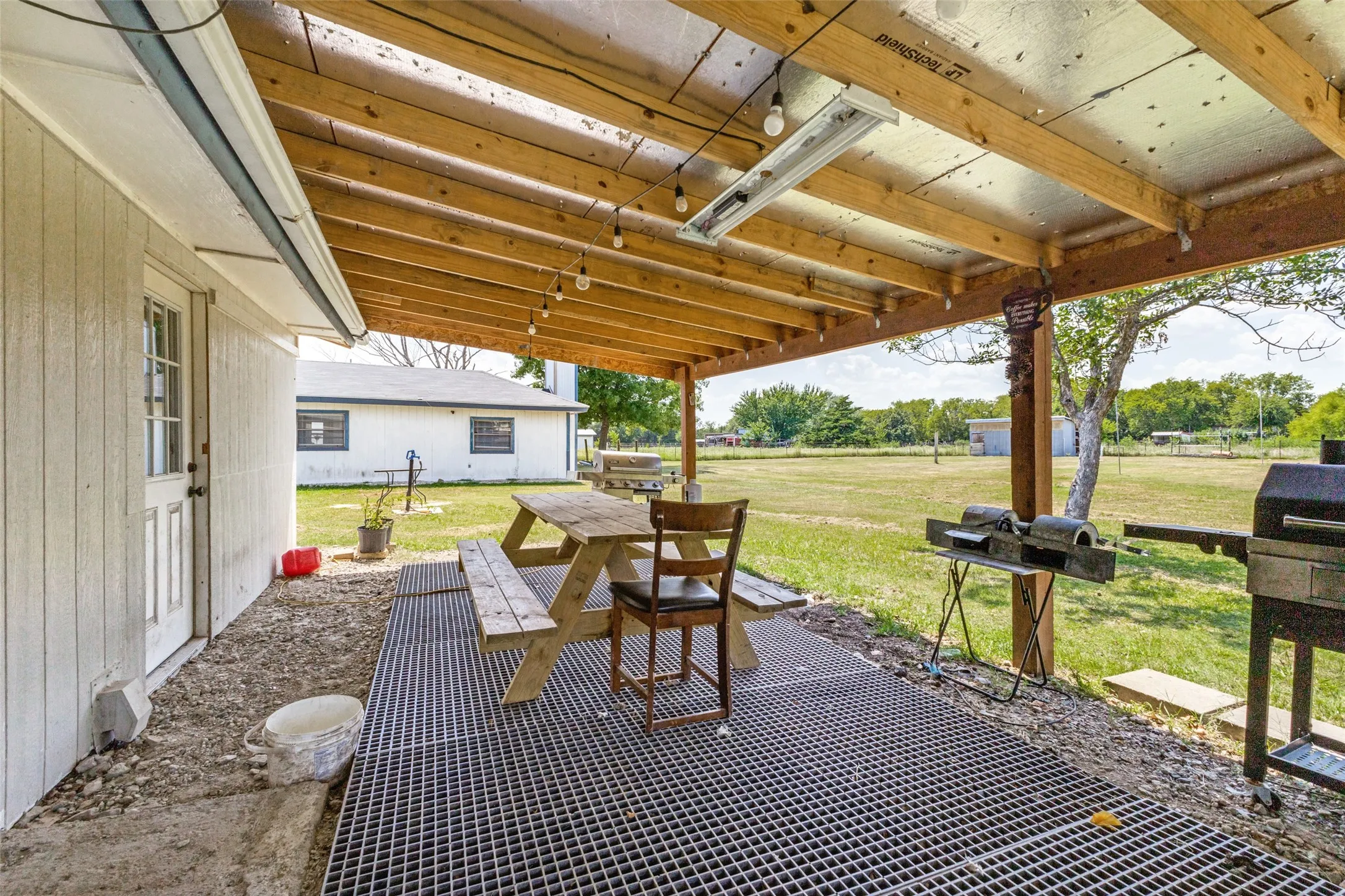 Single Family Residence For Sale in Kaufman County , 7400 County Road 131A, Terrell, Texas 75161, 4 Bedroom, 2 Bathroom, 2 Garage spaces, 1,604 Sqft, built in 1971, mls#21333457, Real Estate Agent in Terrell, Homes For Sale in Kaufman county, Homes For Sale in Terrell, Realtor in Terrell Texas, Real Estate Brokerage Independent Realty Texas, Luminita Cordes Realtor