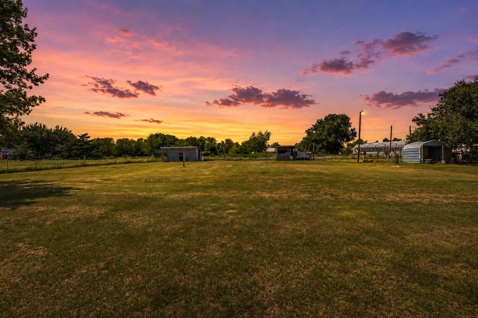 Single Family Residence For Sale in Kaufman County , 7400 County Road 131A, Terrell, Texas 75161, 4 Bedroom, 2 Bathroom, 2 Garage spaces, 1,604 Sqft, built in 1971, mls#21333457, Real Estate Agent in Terrell, Homes For Sale in Kaufman county, Homes For Sale in Terrell, Realtor in Terrell Texas, Real Estate Brokerage Independent Realty Texas, Luminita Cordes Realtor