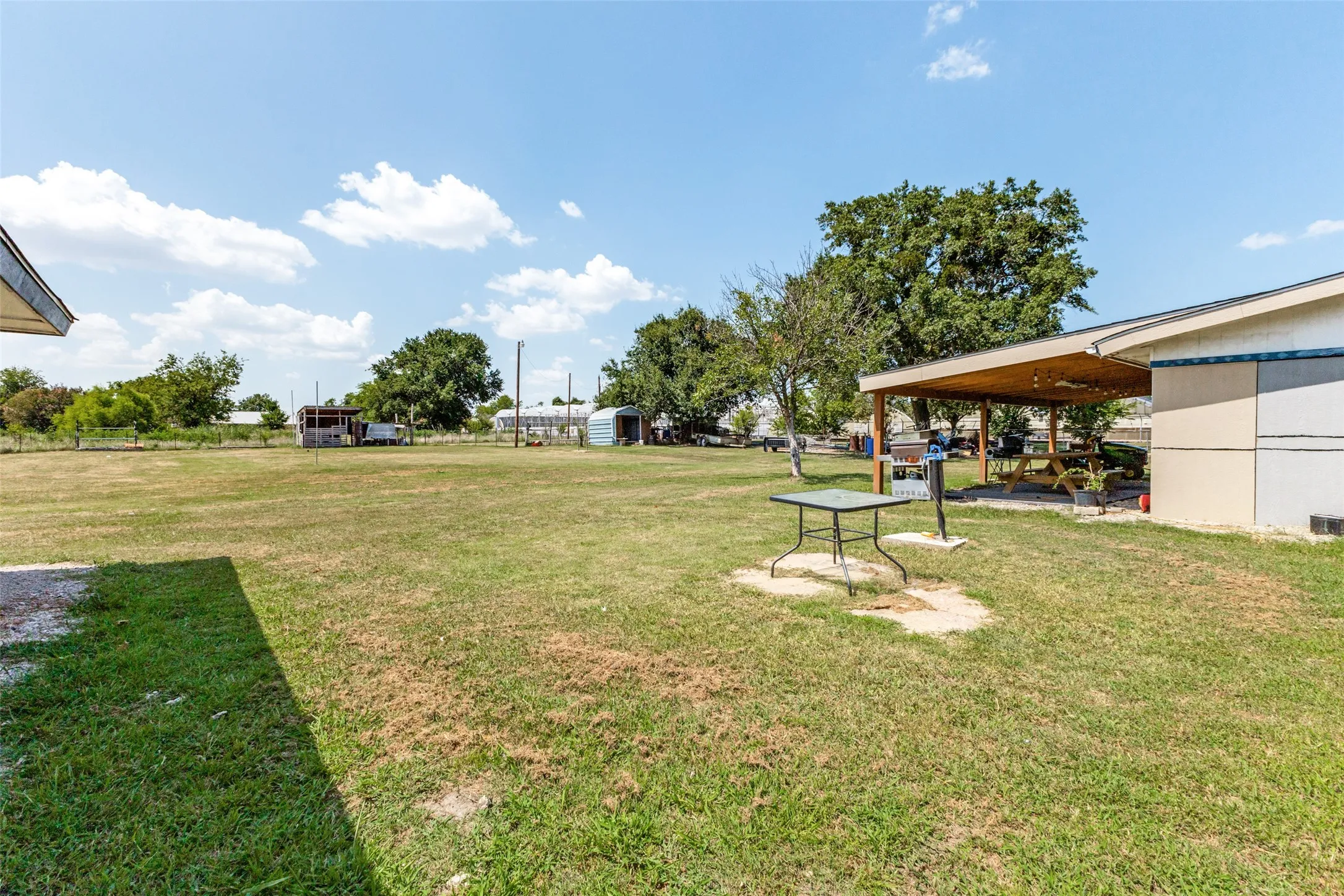 Single Family Residence For Sale in Kaufman County , 7400 County Road 131A, Terrell, Texas 75161, 4 Bedroom, 2 Bathroom, 2 Garage spaces, 1,604 Sqft, built in 1971, mls#21333457, Real Estate Agent in Terrell, Homes For Sale in Kaufman county, Homes For Sale in Terrell, Realtor in Terrell Texas, Real Estate Brokerage Independent Realty Texas, Luminita Cordes Realtor