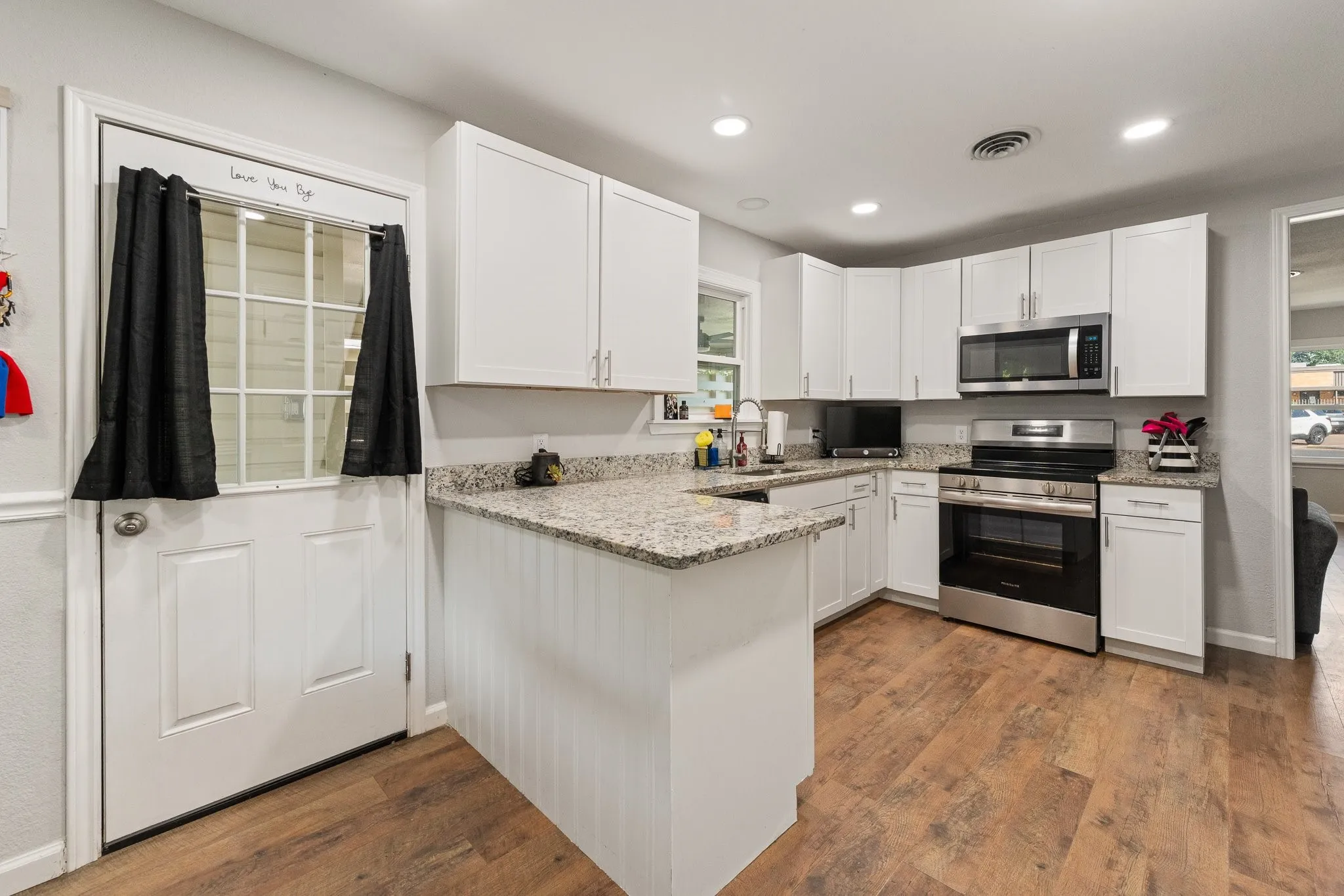 Single Family Residence For Sale in Johnson County , 809 Phillips Street, Cleburne, Texas 76033, 3 Bedroom, 1 Bathroom, Garage spaces, 1,188 Sqft, built in 1960, mls#21340421, Real Estate Agent in Cleburne, Homes For Sale in Johnson county, Homes For Sale in Cleburne, Realtor in Cleburne Texas, Real Estate Brokerage Independent Realty Texas, Luminita Cordes Realtor