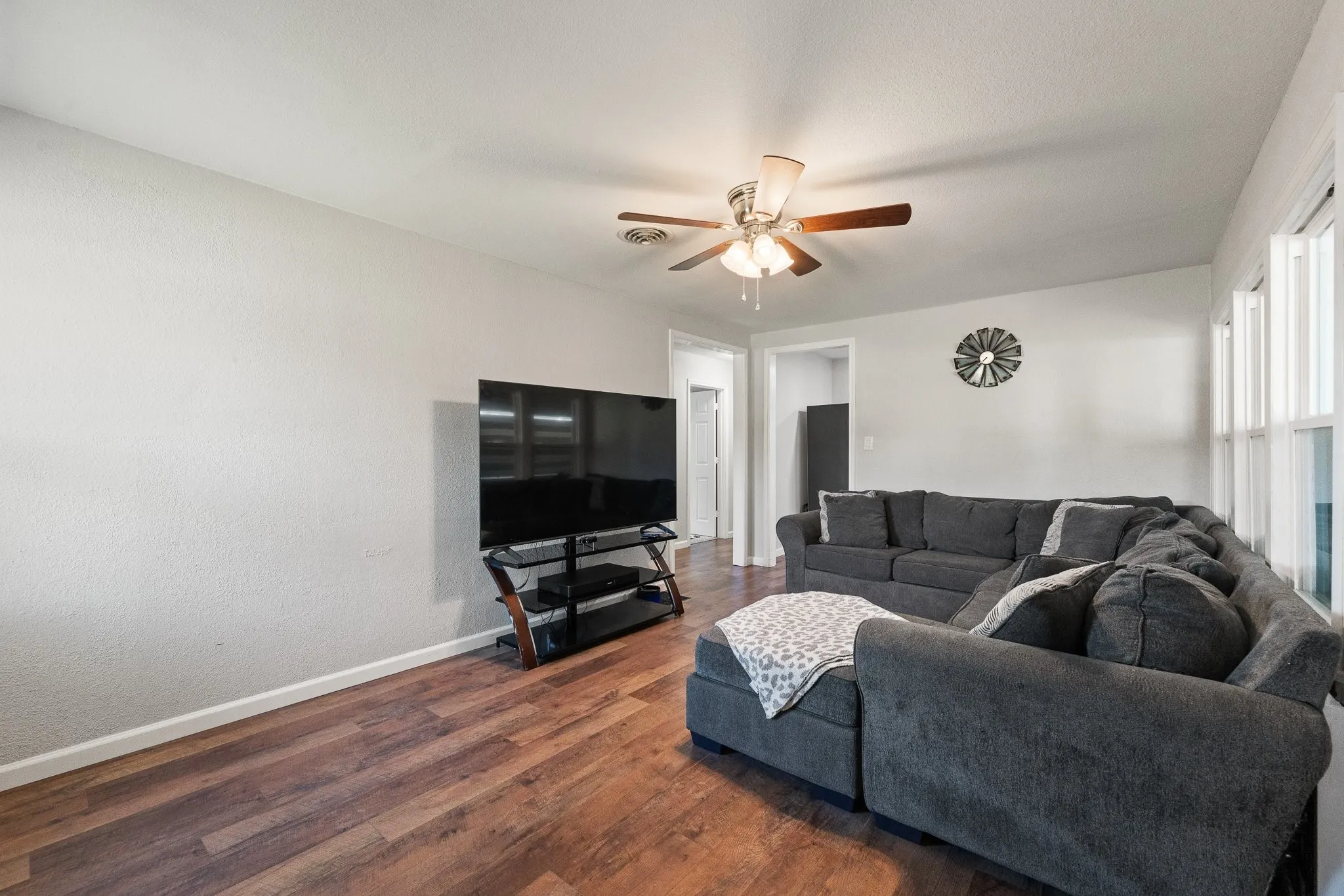 Single Family Residence For Sale in Johnson County , 809 Phillips Street, Cleburne, Texas 76033, 3 Bedroom, 1 Bathroom, Garage spaces, 1,188 Sqft, built in 1960, mls#21340421, Real Estate Agent in Cleburne, Homes For Sale in Johnson county, Homes For Sale in Cleburne, Realtor in Cleburne Texas, Real Estate Brokerage Independent Realty Texas, Luminita Cordes Realtor