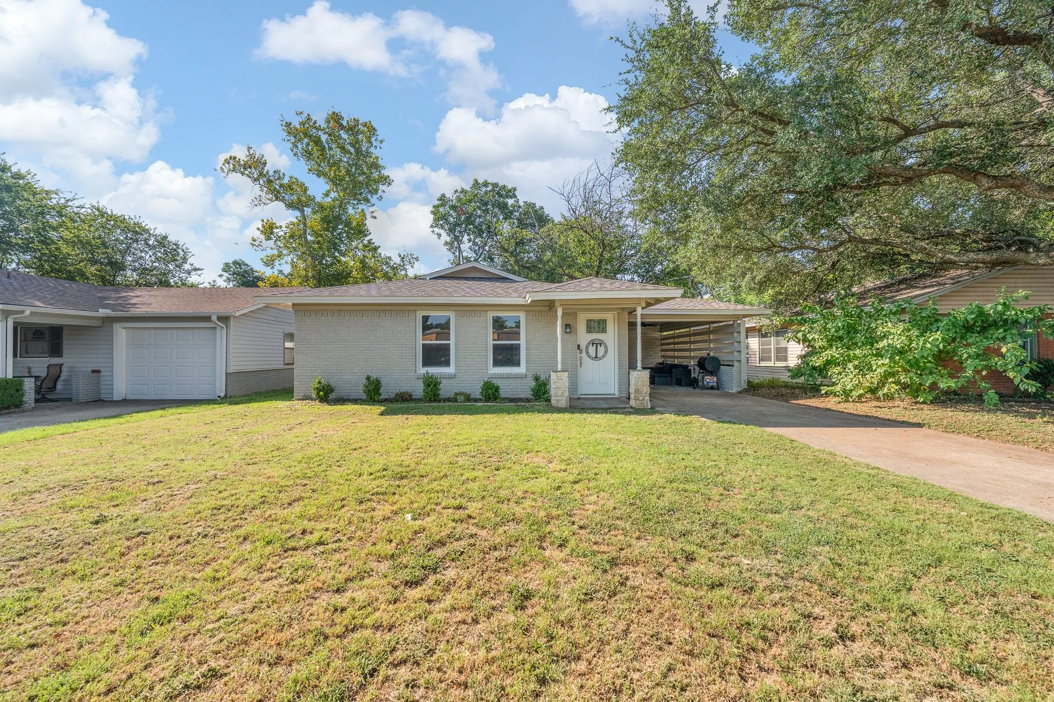 Single Family Residence For Sale in Johnson County , 809 Phillips Street, Cleburne, Texas 76033, 3 Bedroom, 1 Bathroom, Garage spaces, 1,188 Sqft, built in 1960, mls#21340421, Real Estate Agent in Cleburne, Homes For Sale in Johnson county, Homes For Sale in Cleburne, Realtor in Cleburne Texas, Real Estate Brokerage Independent Realty Texas, Luminita Cordes Realtor