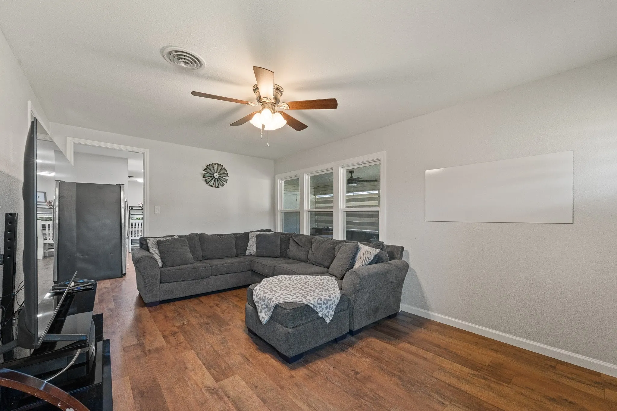Single Family Residence For Sale in Johnson County , 809 Phillips Street, Cleburne, Texas 76033, 3 Bedroom, 1 Bathroom, Garage spaces, 1,188 Sqft, built in 1960, mls#21340421, Real Estate Agent in Cleburne, Homes For Sale in Johnson county, Homes For Sale in Cleburne, Realtor in Cleburne Texas, Real Estate Brokerage Independent Realty Texas, Luminita Cordes Realtor