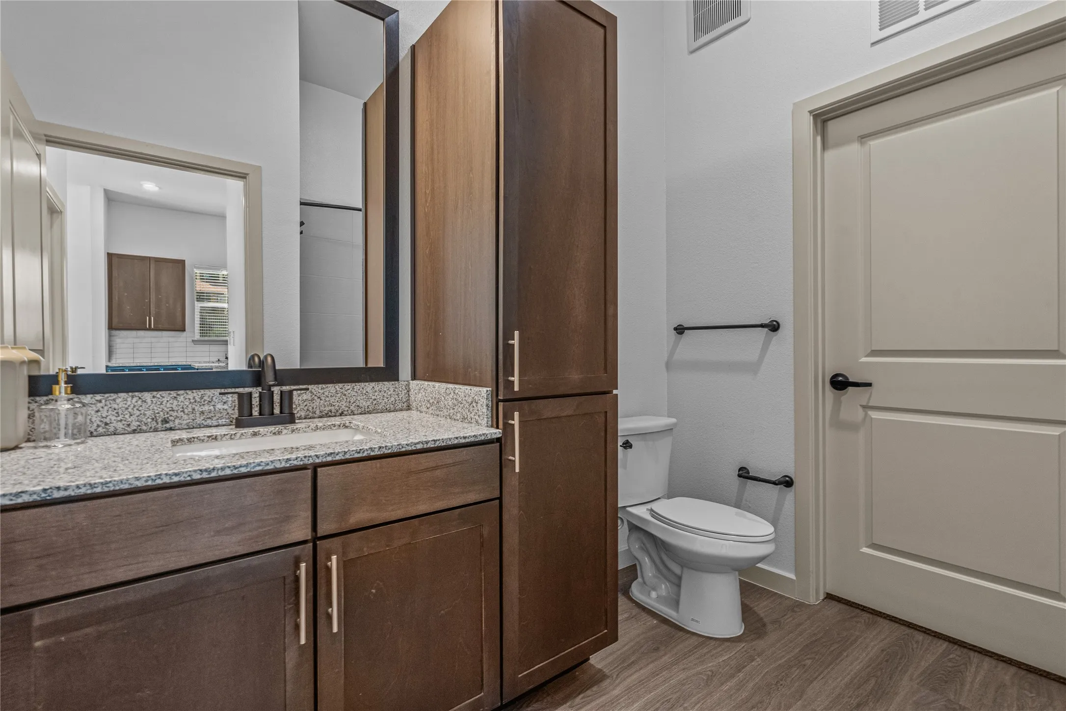 Apartment For Rent in Dallas County , 7455 W Camp Wisdom Road 2311, Dallas, Texas 75236, 1 Bedroom, 1 Bathroom, Garage spaces, 640 Sqft, built in 2022, mls#21340562, Real Estate Agent in Dallas, Homes For Rent in Dallas county, Homes For Rent in Dallas, Realtor in Dallas Texas, Real Estate Brokerage Independent Realty Texas, Luminita Cordes Realtor