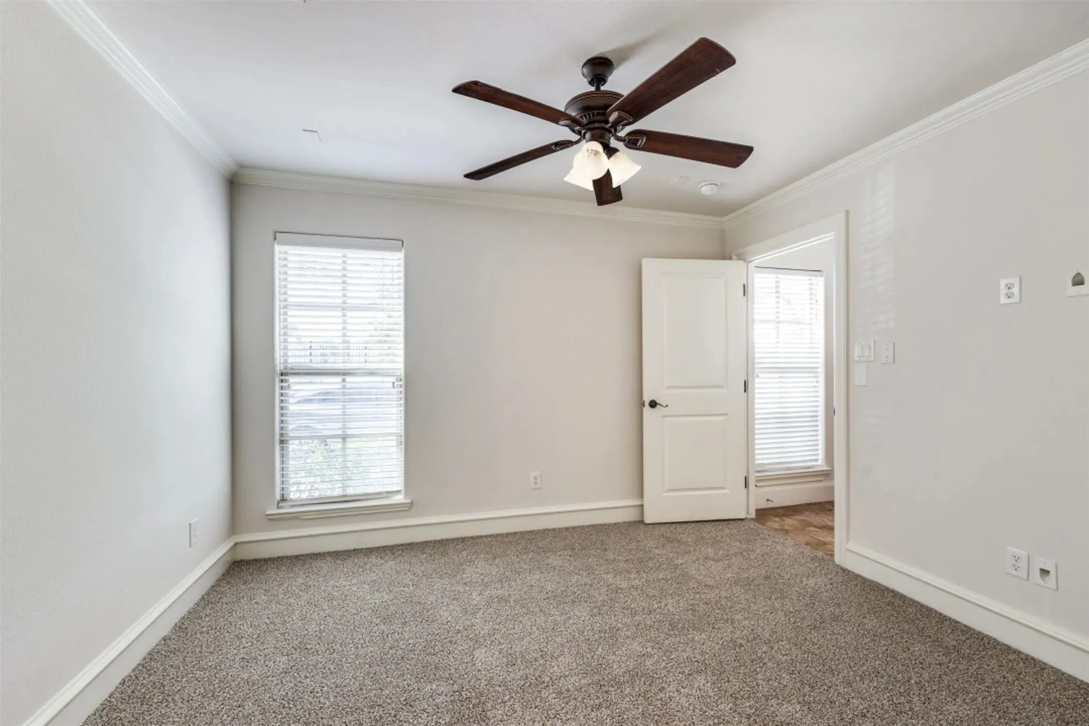 Townhouse For Rent in Dallas County , 4150 Druid Lane TH, University Park, Texas 75205, 3 Bedroom, 4 Bathroom, 2 Garage spaces, 2,095 Sqft, built in 2007, mls#21340569, Real Estate Agent in University Park, Homes For Rent in Dallas county, Homes For Rent in University Park, Realtor in University Park Texas, Real Estate Brokerage Independent Realty Texas, Luminita Cordes Realtor