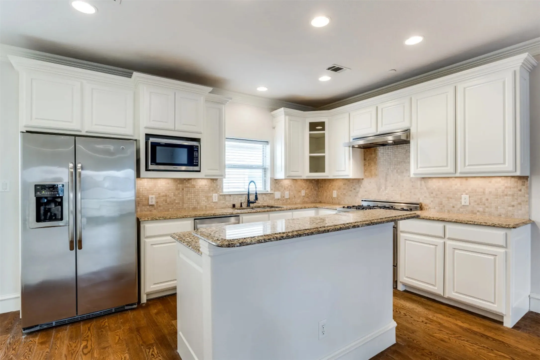 Townhouse For Rent in Dallas County , 4150 Druid Lane TH, University Park, Texas 75205, 3 Bedroom, 4 Bathroom, 2 Garage spaces, 2,095 Sqft, built in 2007, mls#21340569, Real Estate Agent in University Park, Homes For Rent in Dallas county, Homes For Rent in University Park, Realtor in University Park Texas, Real Estate Brokerage Independent Realty Texas, Luminita Cordes Realtor
