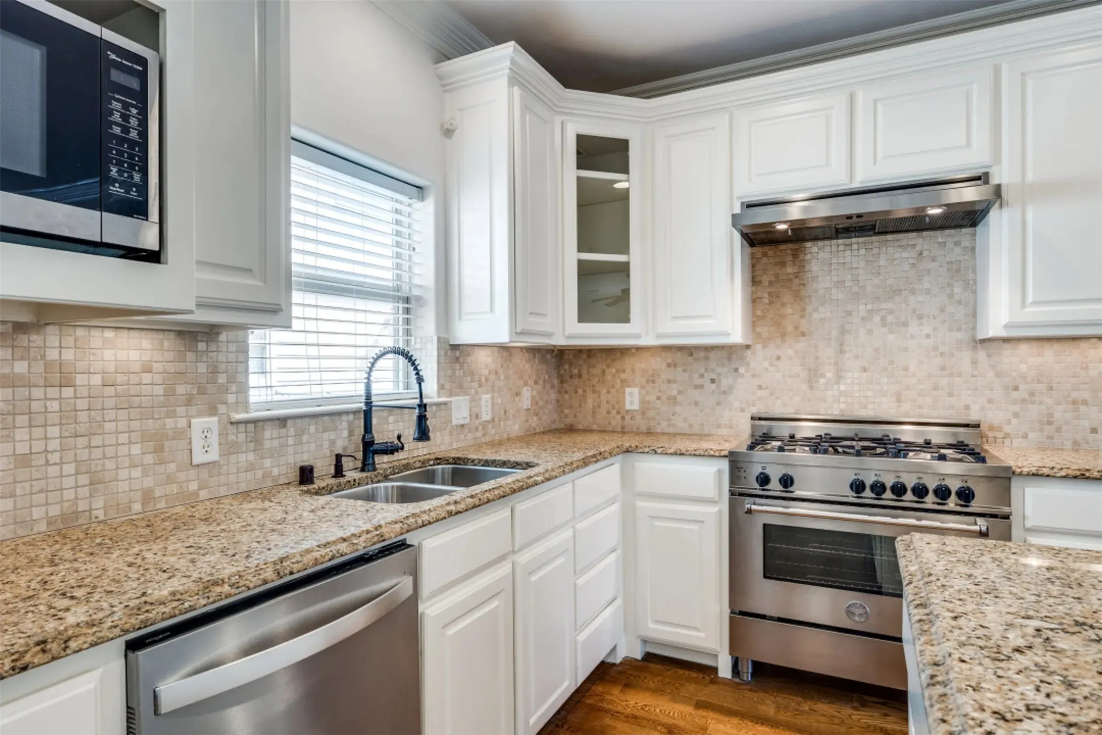 Townhouse For Rent in Dallas County , 4150 Druid Lane TH, University Park, Texas 75205, 3 Bedroom, 4 Bathroom, 2 Garage spaces, 2,095 Sqft, built in 2007, mls#21340569, Real Estate Agent in University Park, Homes For Rent in Dallas county, Homes For Rent in University Park, Realtor in University Park Texas, Real Estate Brokerage Independent Realty Texas, Luminita Cordes Realtor