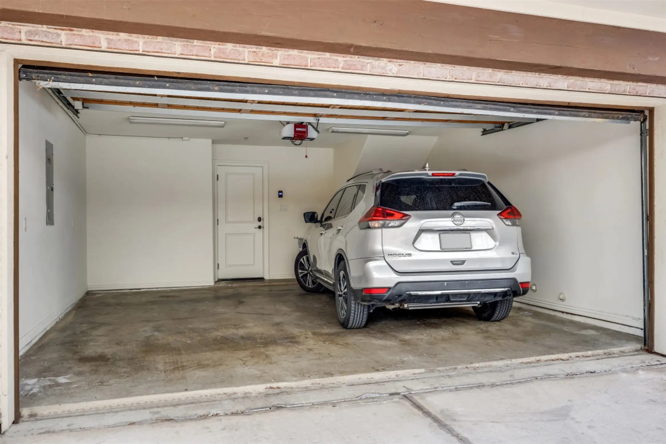 Townhouse For Rent in Dallas County , 4150 Druid Lane TH, University Park, Texas 75205, 3 Bedroom, 4 Bathroom, 2 Garage spaces, 2,095 Sqft, built in 2007, mls#21340569, Real Estate Agent in University Park, Homes For Rent in Dallas county, Homes For Rent in University Park, Realtor in University Park Texas, Real Estate Brokerage Independent Realty Texas, Luminita Cordes Realtor