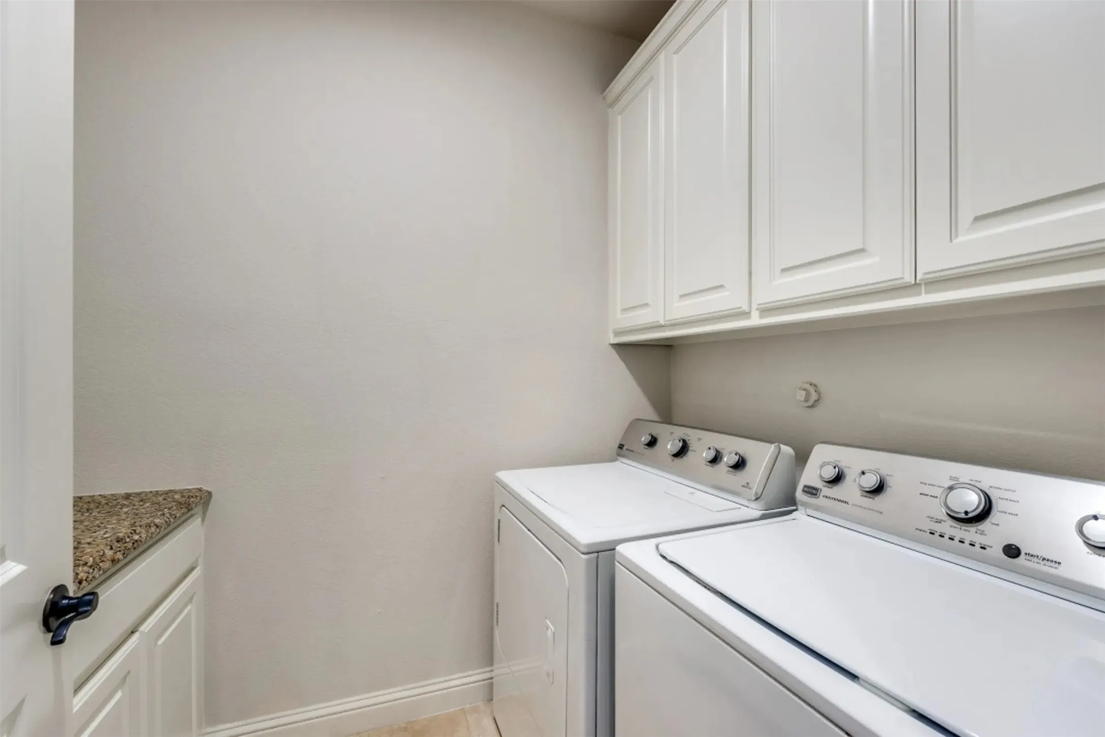 Townhouse For Rent in Dallas County , 4150 Druid Lane TH, University Park, Texas 75205, 3 Bedroom, 4 Bathroom, 2 Garage spaces, 2,095 Sqft, built in 2007, mls#21340569, Real Estate Agent in University Park, Homes For Rent in Dallas county, Homes For Rent in University Park, Realtor in University Park Texas, Real Estate Brokerage Independent Realty Texas, Luminita Cordes Realtor
