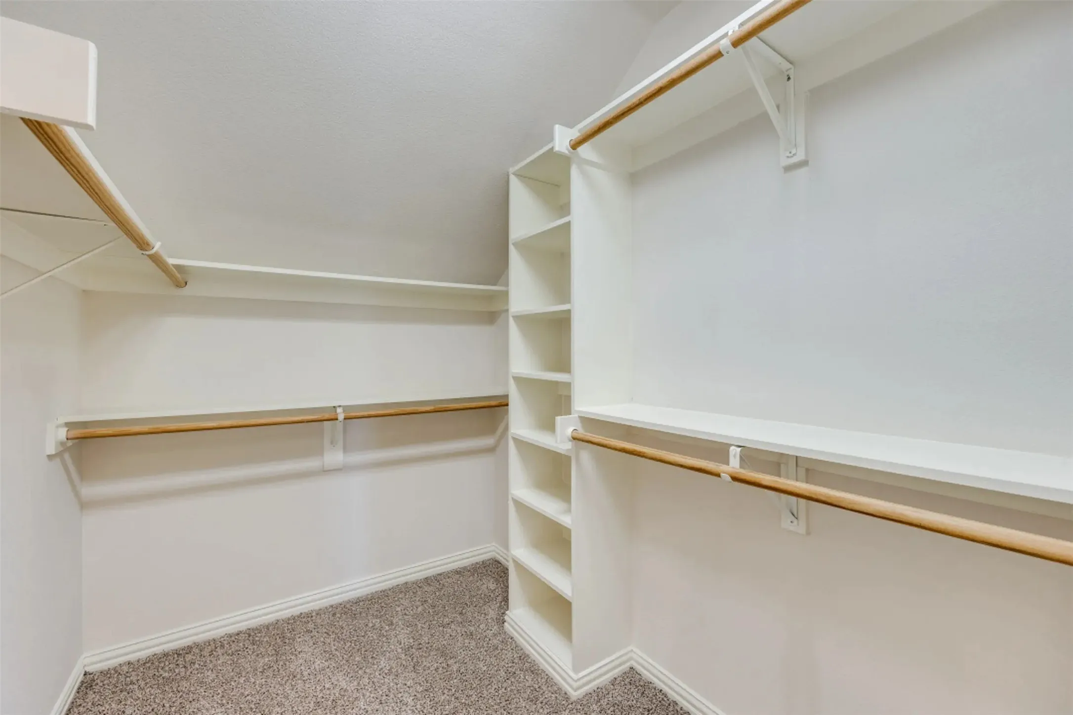 Townhouse For Rent in Dallas County , 4150 Druid Lane TH, University Park, Texas 75205, 3 Bedroom, 4 Bathroom, 2 Garage spaces, 2,095 Sqft, built in 2007, mls#21340569, Real Estate Agent in University Park, Homes For Rent in Dallas county, Homes For Rent in University Park, Realtor in University Park Texas, Real Estate Brokerage Independent Realty Texas, Luminita Cordes Realtor