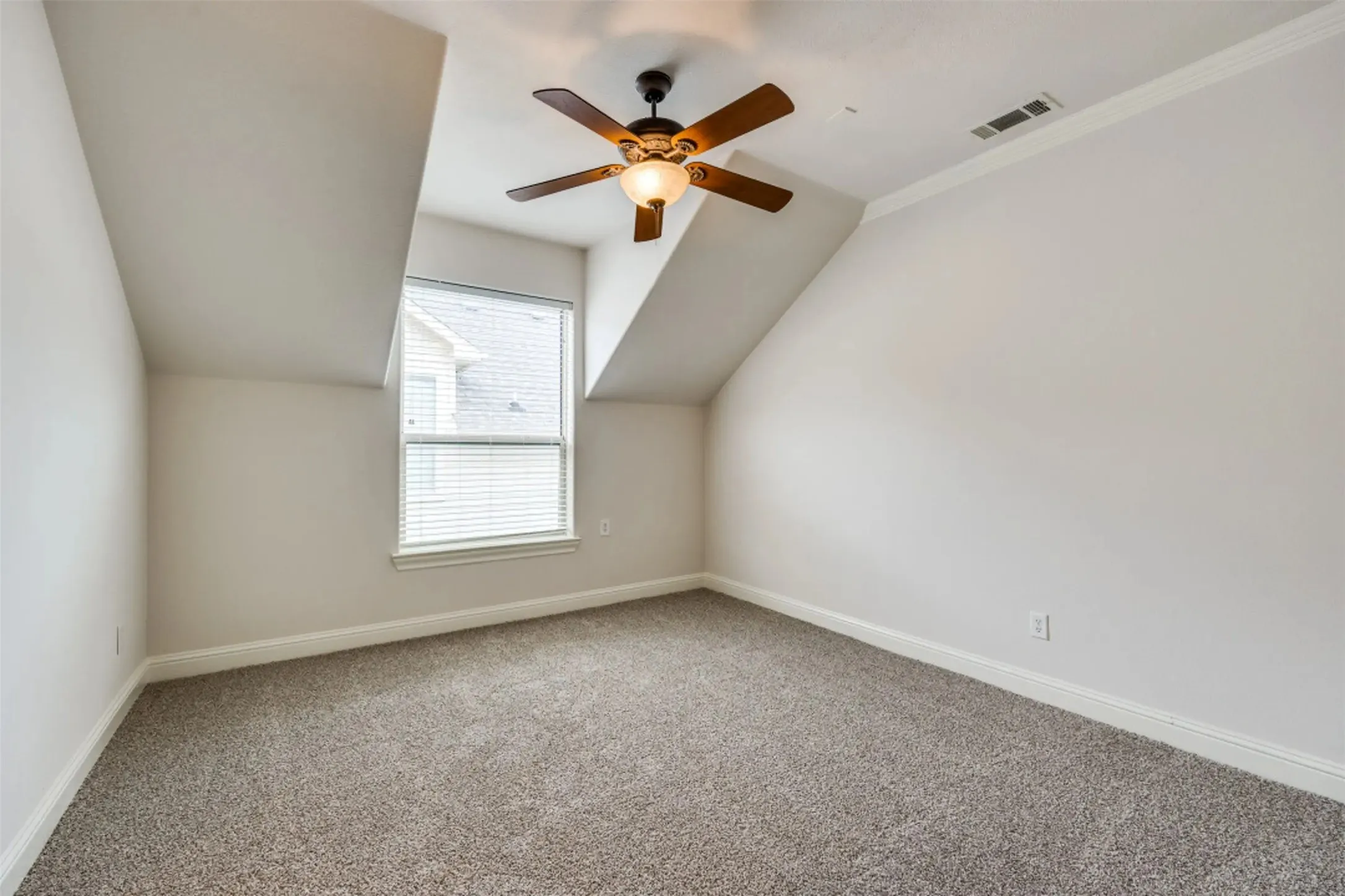 Townhouse For Rent in Dallas County , 4150 Druid Lane TH, University Park, Texas 75205, 3 Bedroom, 4 Bathroom, 2 Garage spaces, 2,095 Sqft, built in 2007, mls#21340569, Real Estate Agent in University Park, Homes For Rent in Dallas county, Homes For Rent in University Park, Realtor in University Park Texas, Real Estate Brokerage Independent Realty Texas, Luminita Cordes Realtor