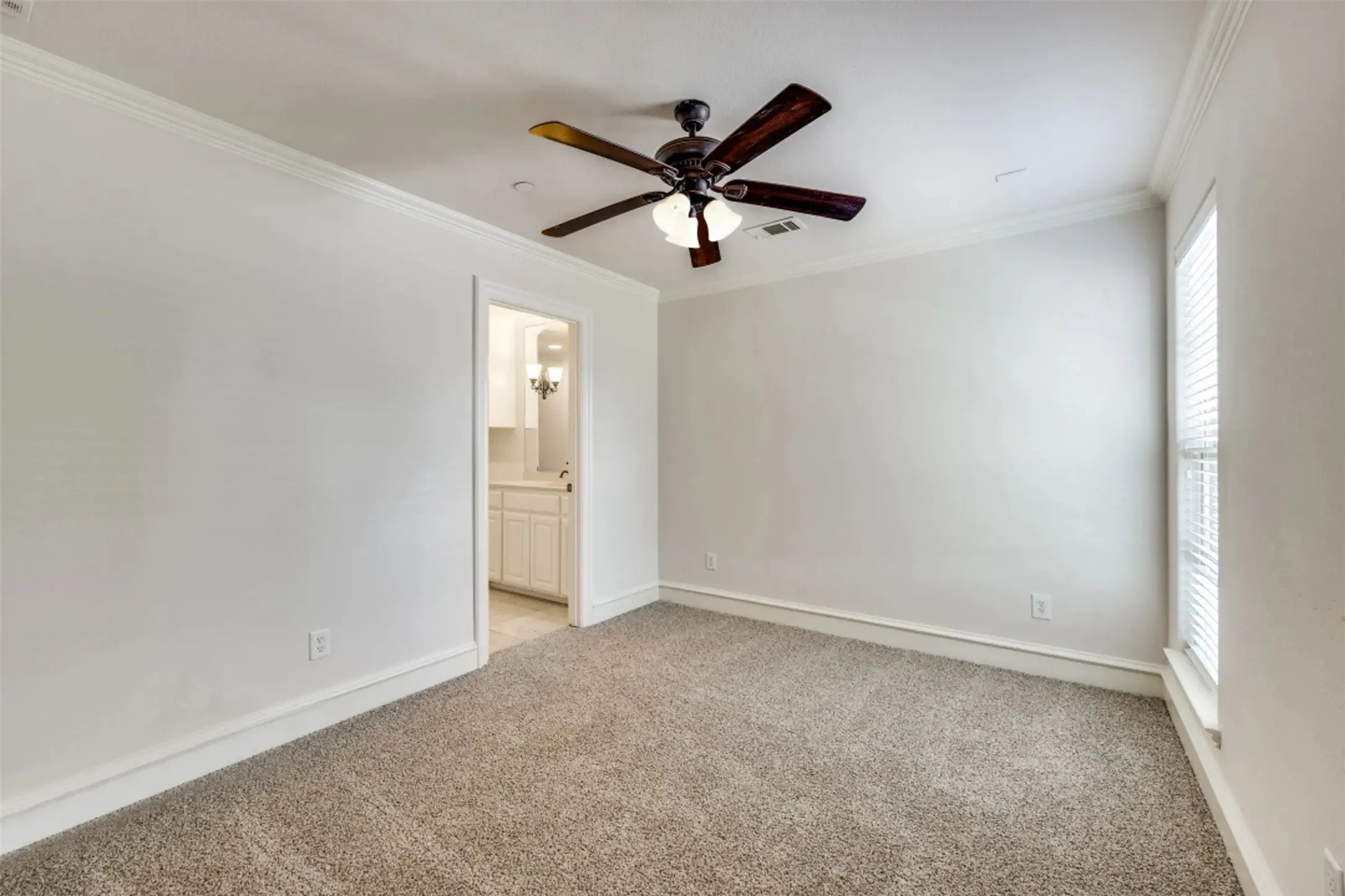 Townhouse For Rent in Dallas County , 4150 Druid Lane TH, University Park, Texas 75205, 3 Bedroom, 4 Bathroom, 2 Garage spaces, 2,095 Sqft, built in 2007, mls#21340569, Real Estate Agent in University Park, Homes For Rent in Dallas county, Homes For Rent in University Park, Realtor in University Park Texas, Real Estate Brokerage Independent Realty Texas, Luminita Cordes Realtor