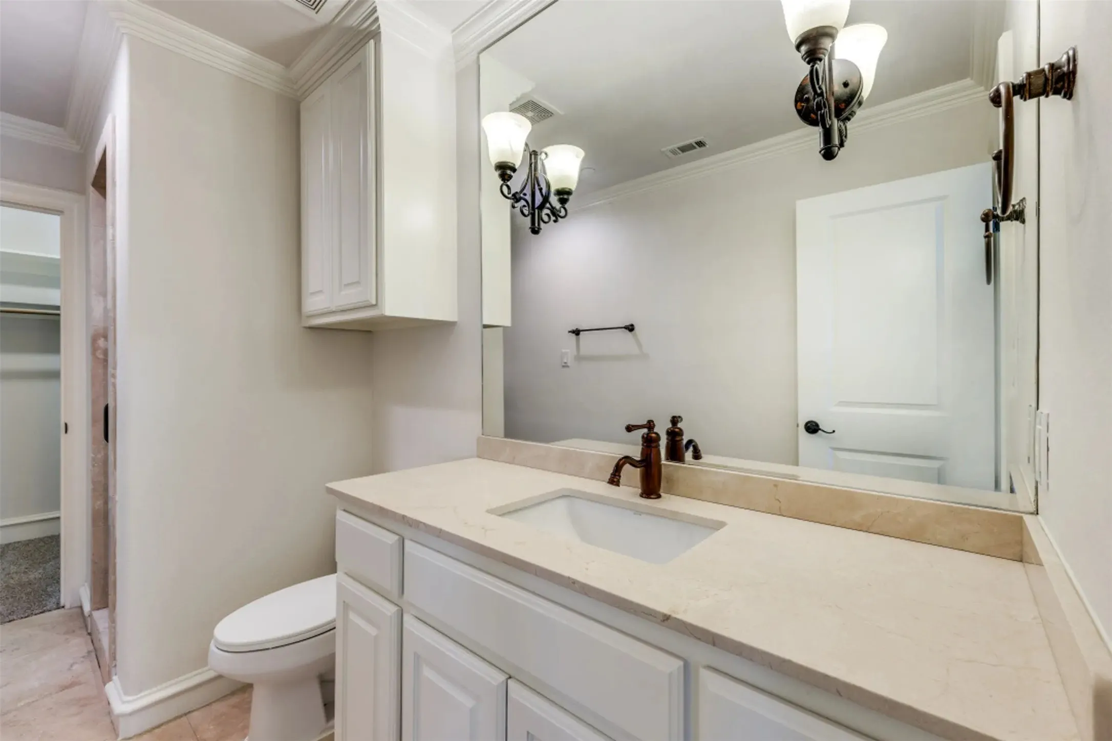 Townhouse For Rent in Dallas County , 4150 Druid Lane TH, University Park, Texas 75205, 3 Bedroom, 4 Bathroom, 2 Garage spaces, 2,095 Sqft, built in 2007, mls#21340569, Real Estate Agent in University Park, Homes For Rent in Dallas county, Homes For Rent in University Park, Realtor in University Park Texas, Real Estate Brokerage Independent Realty Texas, Luminita Cordes Realtor
