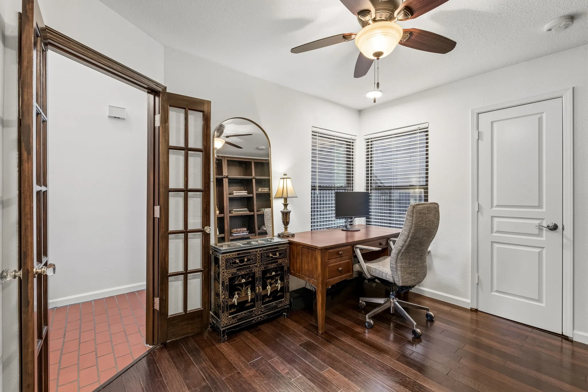 Single Family Residence For Rent in Dallas County , 6124 Summer Creek Circle, Dallas, Texas 75231, 2 Bedroom, 2 Bathroom, 1 Garage spaces, 1,440 Sqft, built in 1980, mls#21340518, Real Estate Agent in Dallas, Homes For Rent in Dallas county, Homes For Rent in Dallas, Realtor in Dallas Texas, Real Estate Brokerage Independent Realty Texas, Luminita Cordes Realtor