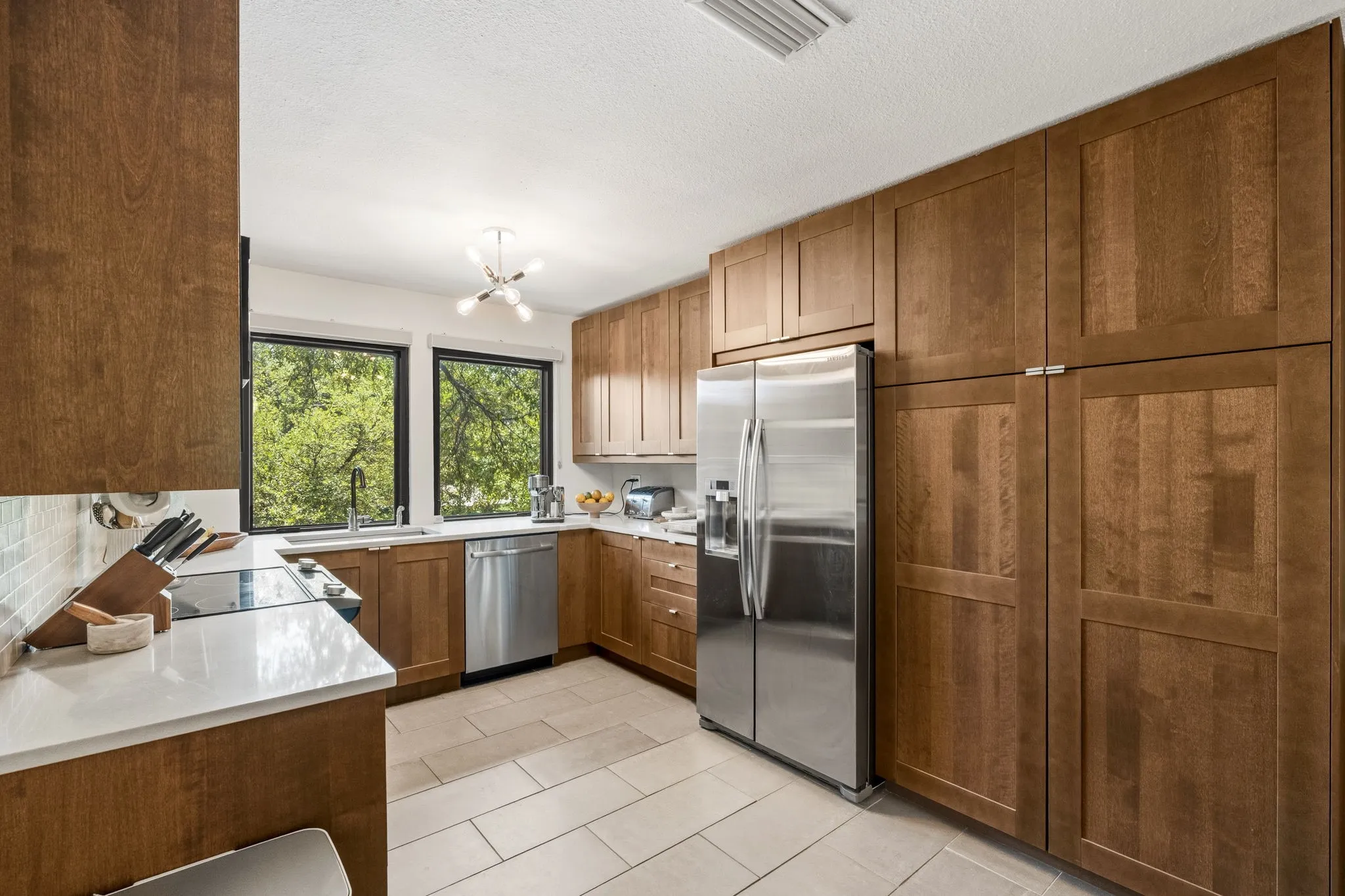 Single Family Residence For Rent in Dallas County , 6124 Summer Creek Circle, Dallas, Texas 75231, 2 Bedroom, 2 Bathroom, 1 Garage spaces, 1,440 Sqft, built in 1980, mls#21340518, Real Estate Agent in Dallas, Homes For Rent in Dallas county, Homes For Rent in Dallas, Realtor in Dallas Texas, Real Estate Brokerage Independent Realty Texas, Luminita Cordes Realtor