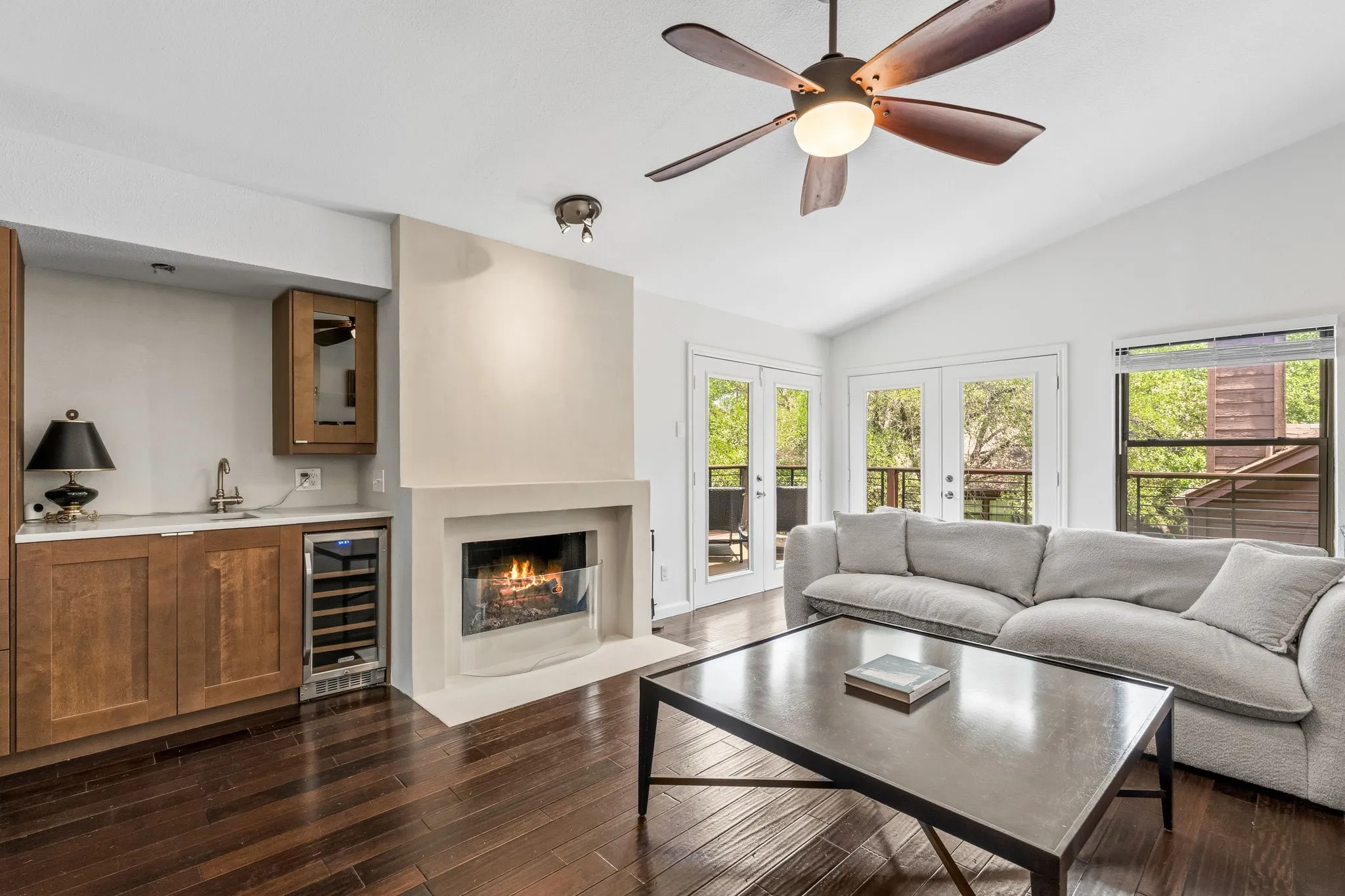 Single Family Residence For Rent in Dallas County , 6124 Summer Creek Circle, Dallas, Texas 75231, 2 Bedroom, 2 Bathroom, 1 Garage spaces, 1,440 Sqft, built in 1980, mls#21340518, Real Estate Agent in Dallas, Homes For Rent in Dallas county, Homes For Rent in Dallas, Realtor in Dallas Texas, Real Estate Brokerage Independent Realty Texas, Luminita Cordes Realtor