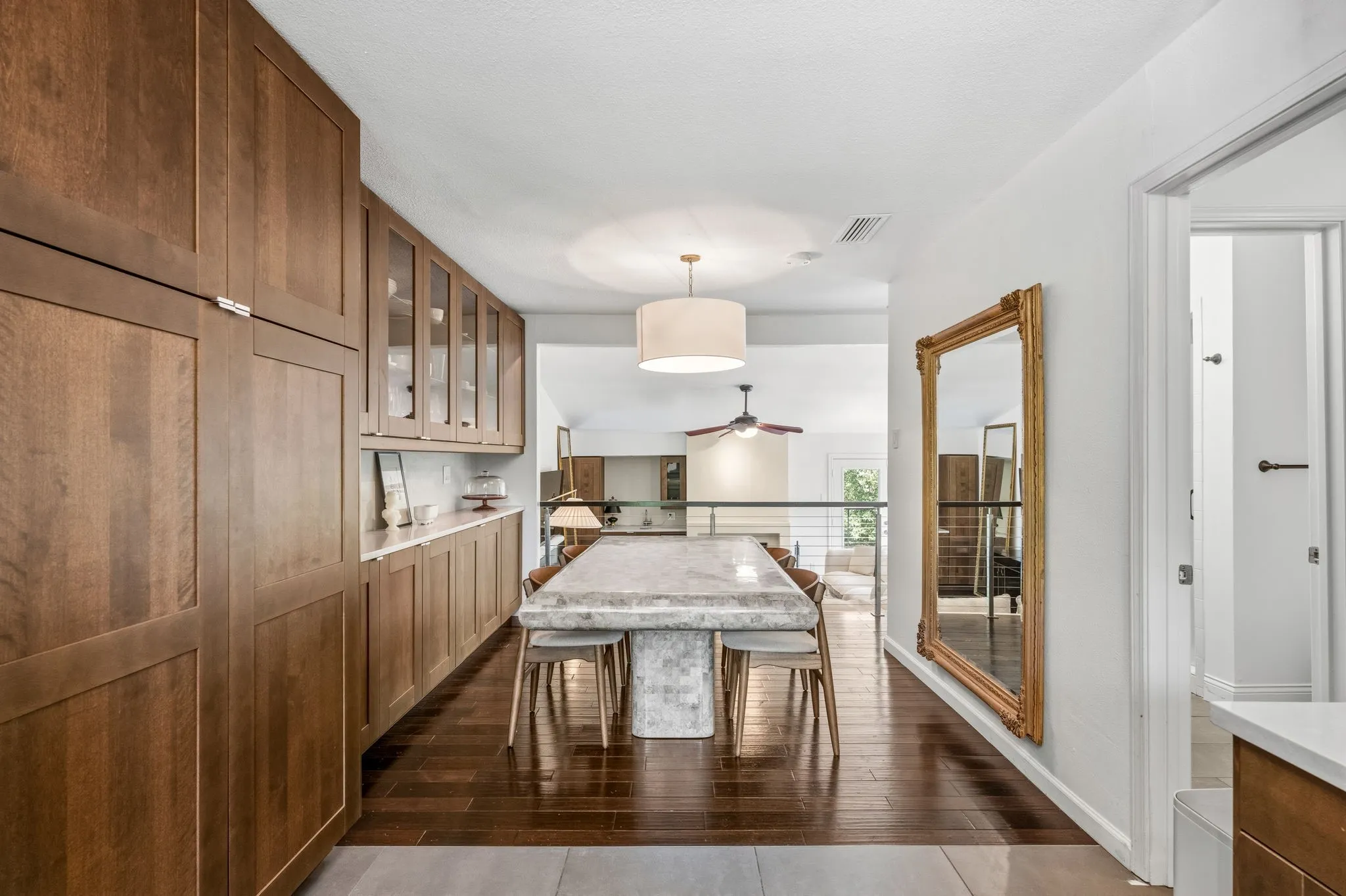 Single Family Residence For Rent in Dallas County , 6124 Summer Creek Circle, Dallas, Texas 75231, 2 Bedroom, 2 Bathroom, 1 Garage spaces, 1,440 Sqft, built in 1980, mls#21340518, Real Estate Agent in Dallas, Homes For Rent in Dallas county, Homes For Rent in Dallas, Realtor in Dallas Texas, Real Estate Brokerage Independent Realty Texas, Luminita Cordes Realtor