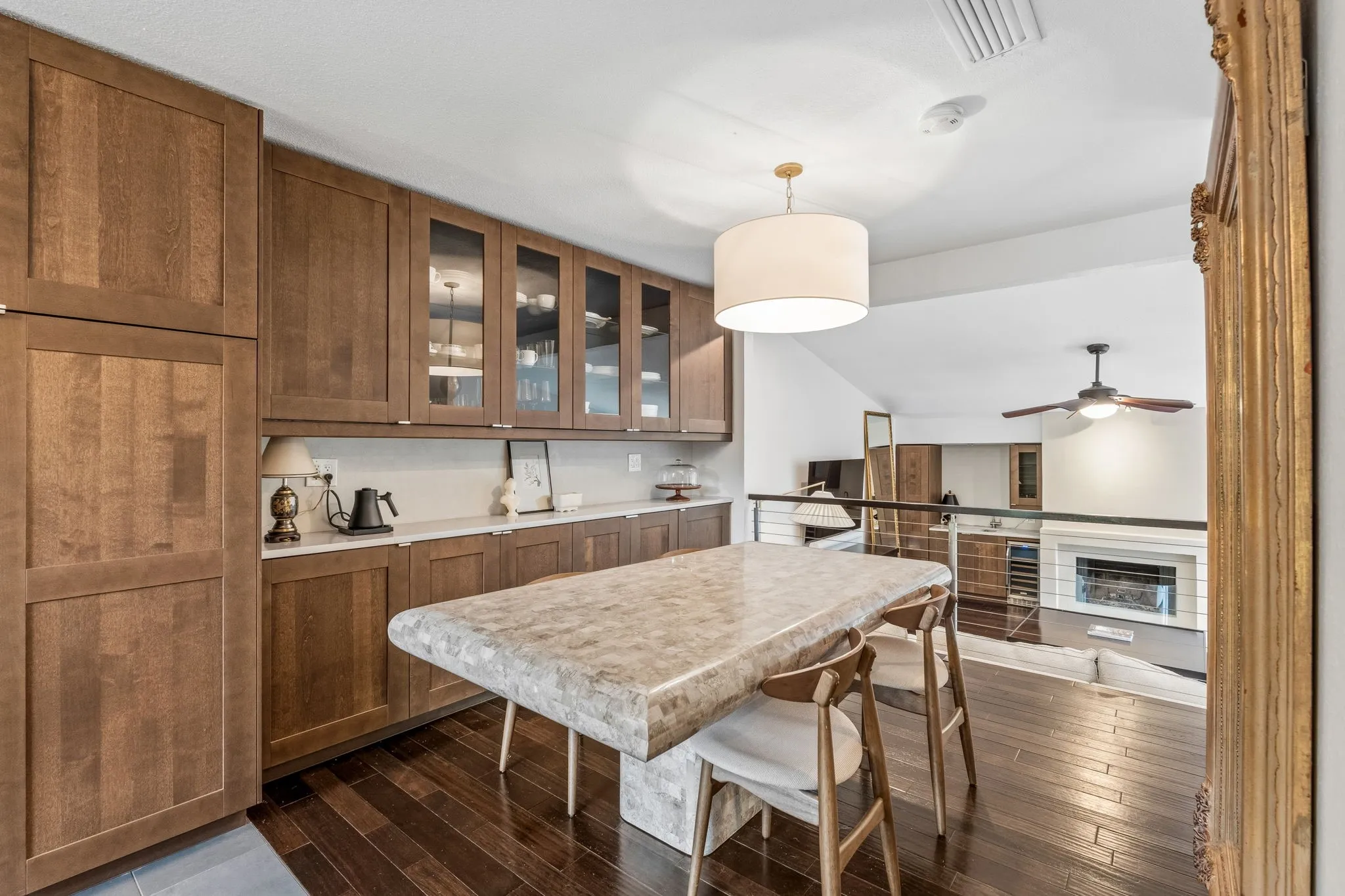 Single Family Residence For Rent in Dallas County , 6124 Summer Creek Circle, Dallas, Texas 75231, 2 Bedroom, 2 Bathroom, 1 Garage spaces, 1,440 Sqft, built in 1980, mls#21340518, Real Estate Agent in Dallas, Homes For Rent in Dallas county, Homes For Rent in Dallas, Realtor in Dallas Texas, Real Estate Brokerage Independent Realty Texas, Luminita Cordes Realtor