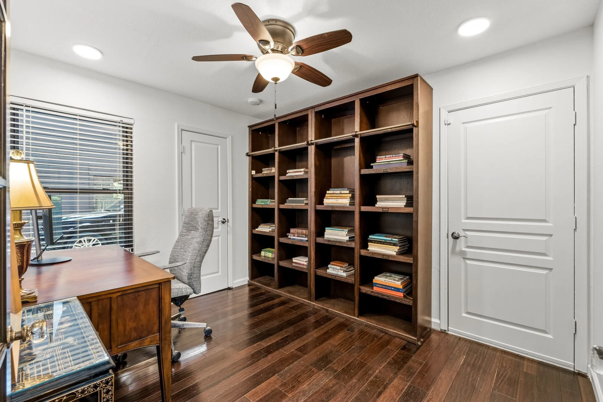 Single Family Residence For Rent in Dallas County , 6124 Summer Creek Circle, Dallas, Texas 75231, 2 Bedroom, 2 Bathroom, 1 Garage spaces, 1,440 Sqft, built in 1980, mls#21340518, Real Estate Agent in Dallas, Homes For Rent in Dallas county, Homes For Rent in Dallas, Realtor in Dallas Texas, Real Estate Brokerage Independent Realty Texas, Luminita Cordes Realtor